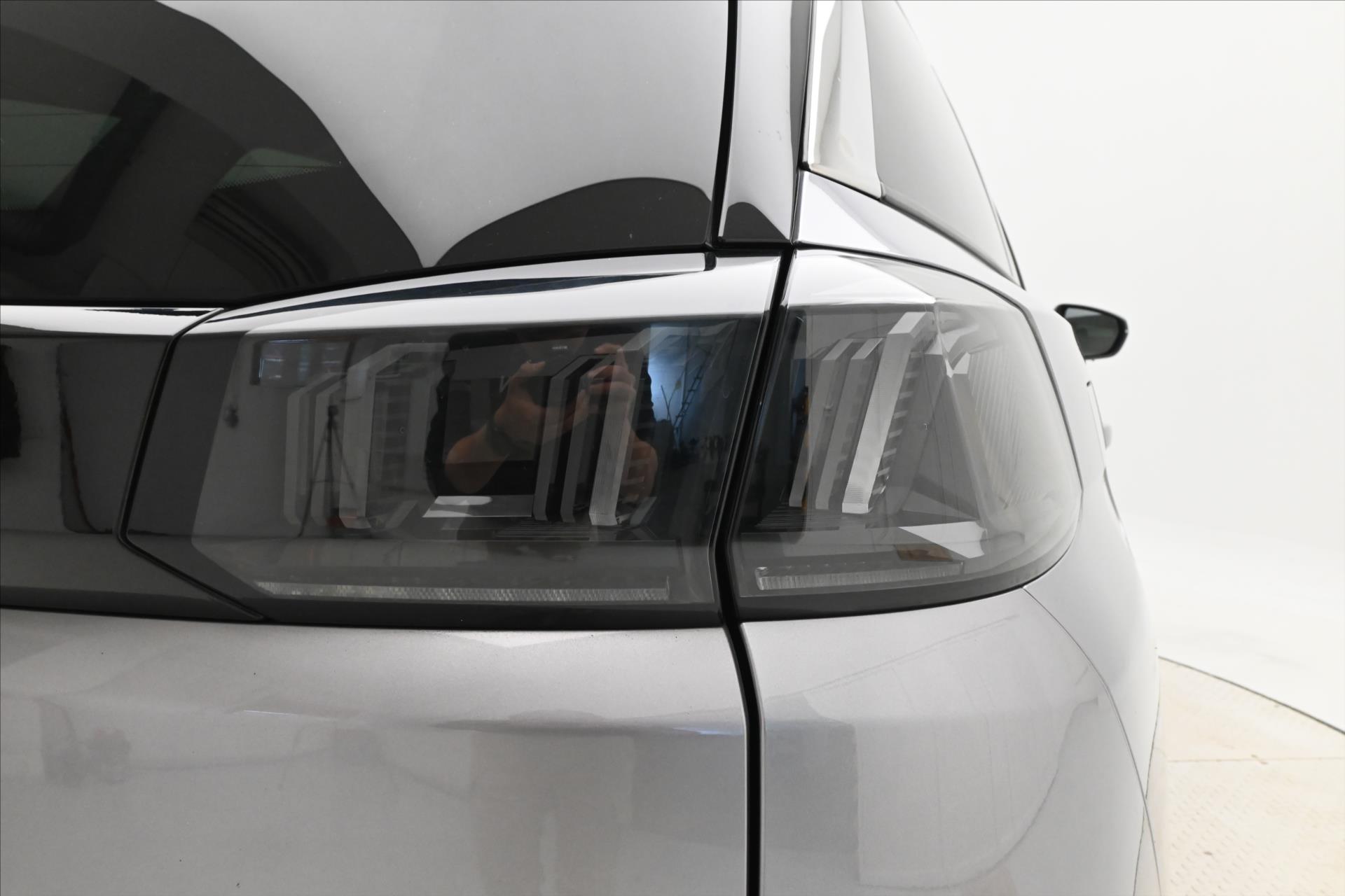 Hlavní fotografie vozu Peugeot 5008 1,5 BlueHdi 96 kW Allure 7míst Záruka až 5 let (30)