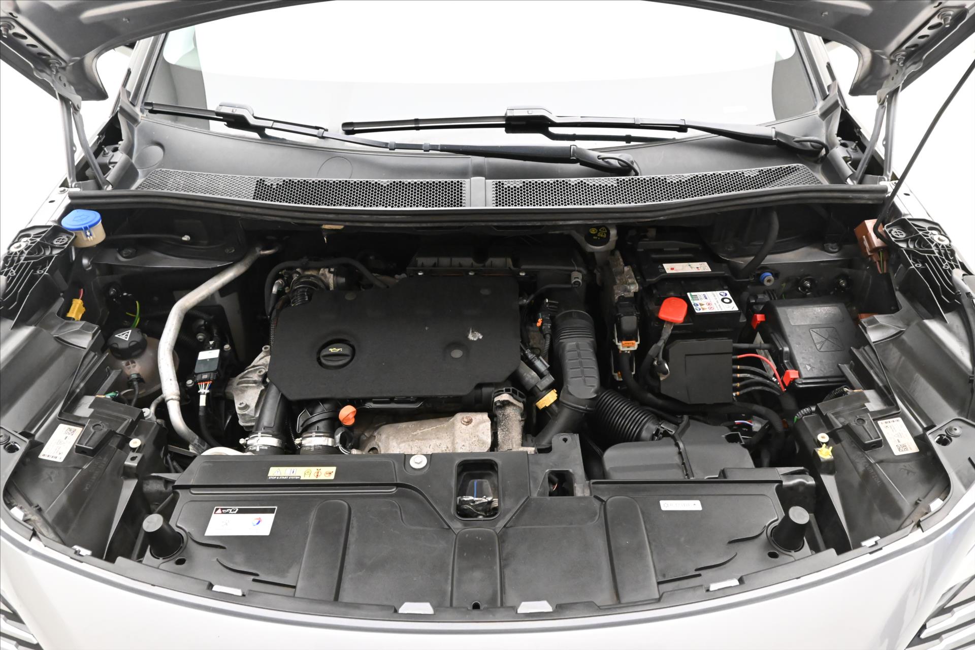 Hlavní fotografie vozu Peugeot 5008 1,5 BlueHdi 96 kW Allure 7míst Záruka až 5 let (9)