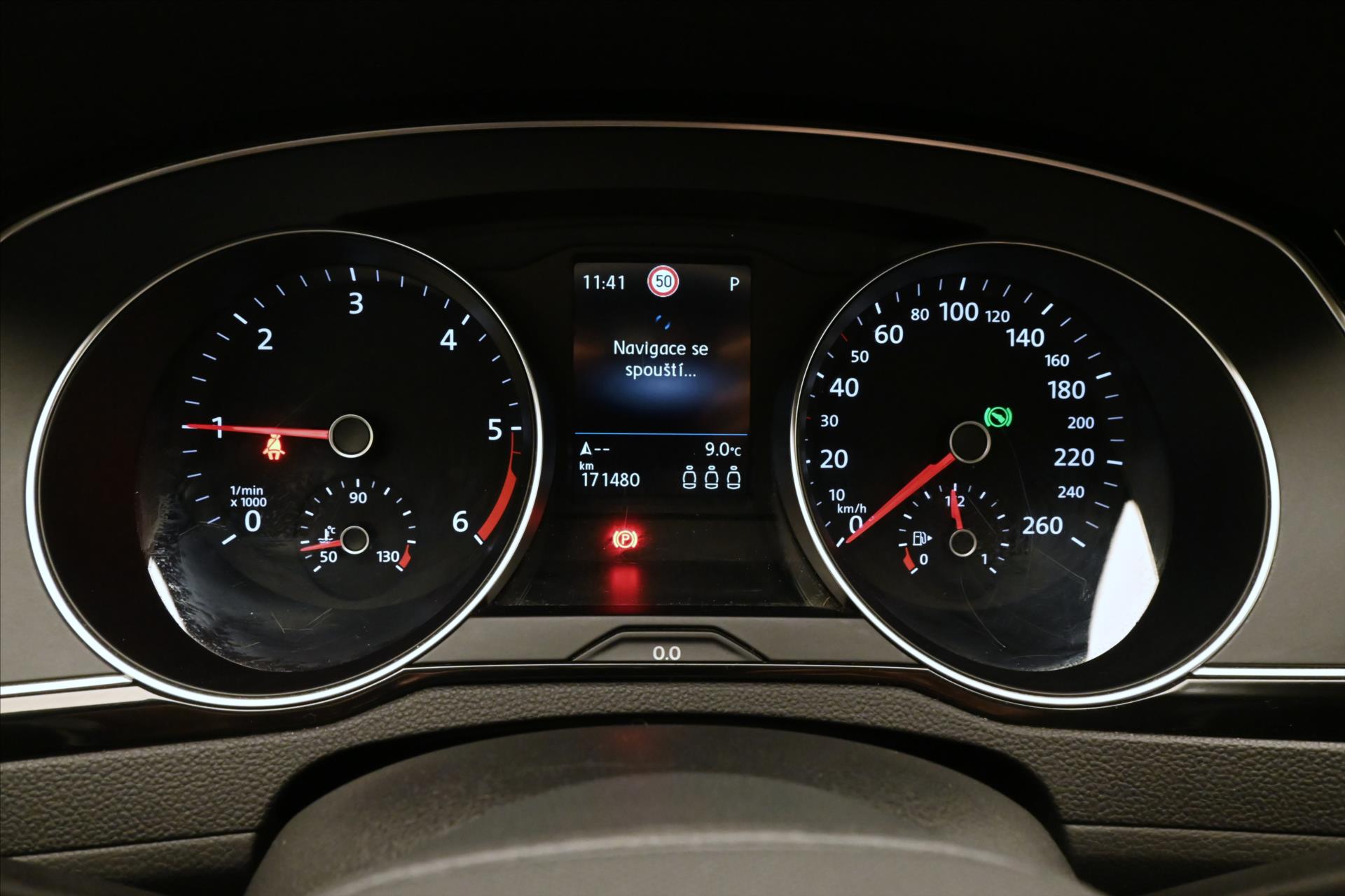 Hlavní fotografie vozu Volkswagen Passat 2,0 TDI 110 kW DSG BUSINESS Záruka až 5 let (16)