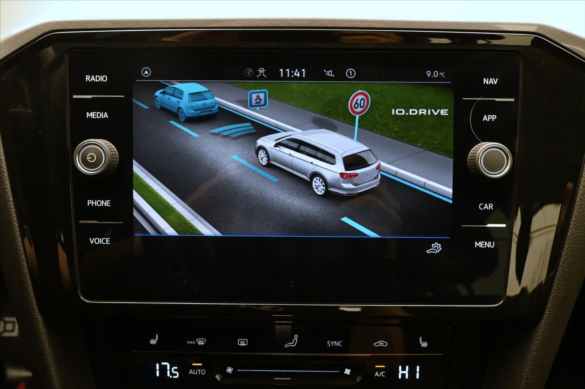 Hlavní fotografie vozu Volkswagen Passat 2,0 TDI 110 kW DSG BUSINESS Záruka až 5 let (19)