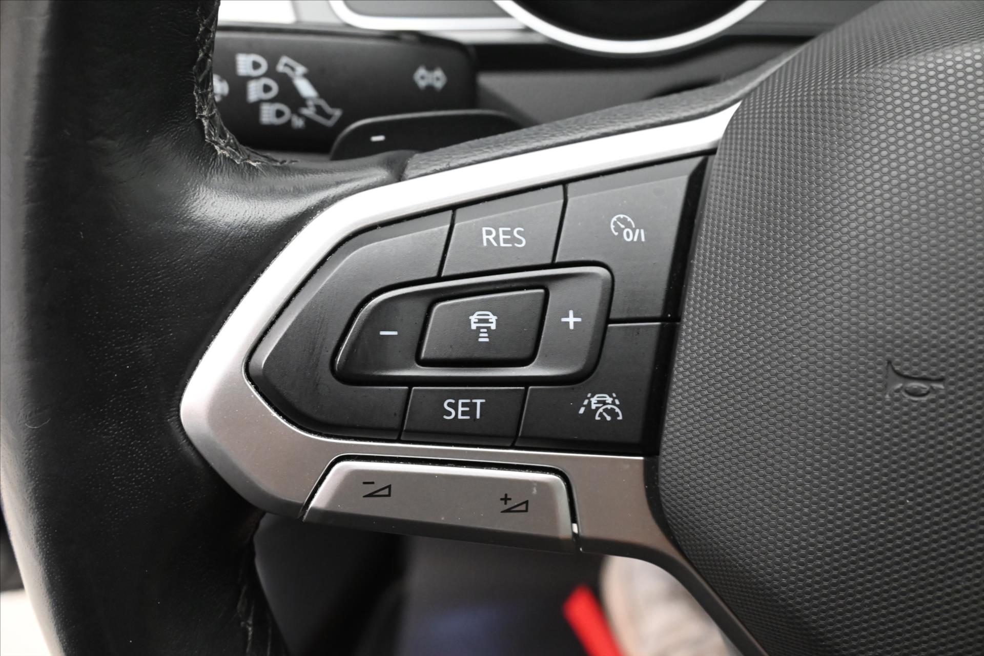 Hlavní fotografie vozu Volkswagen Passat 2,0 TDI 110 kW DSG BUSINESS Záruka až 5 let (24)