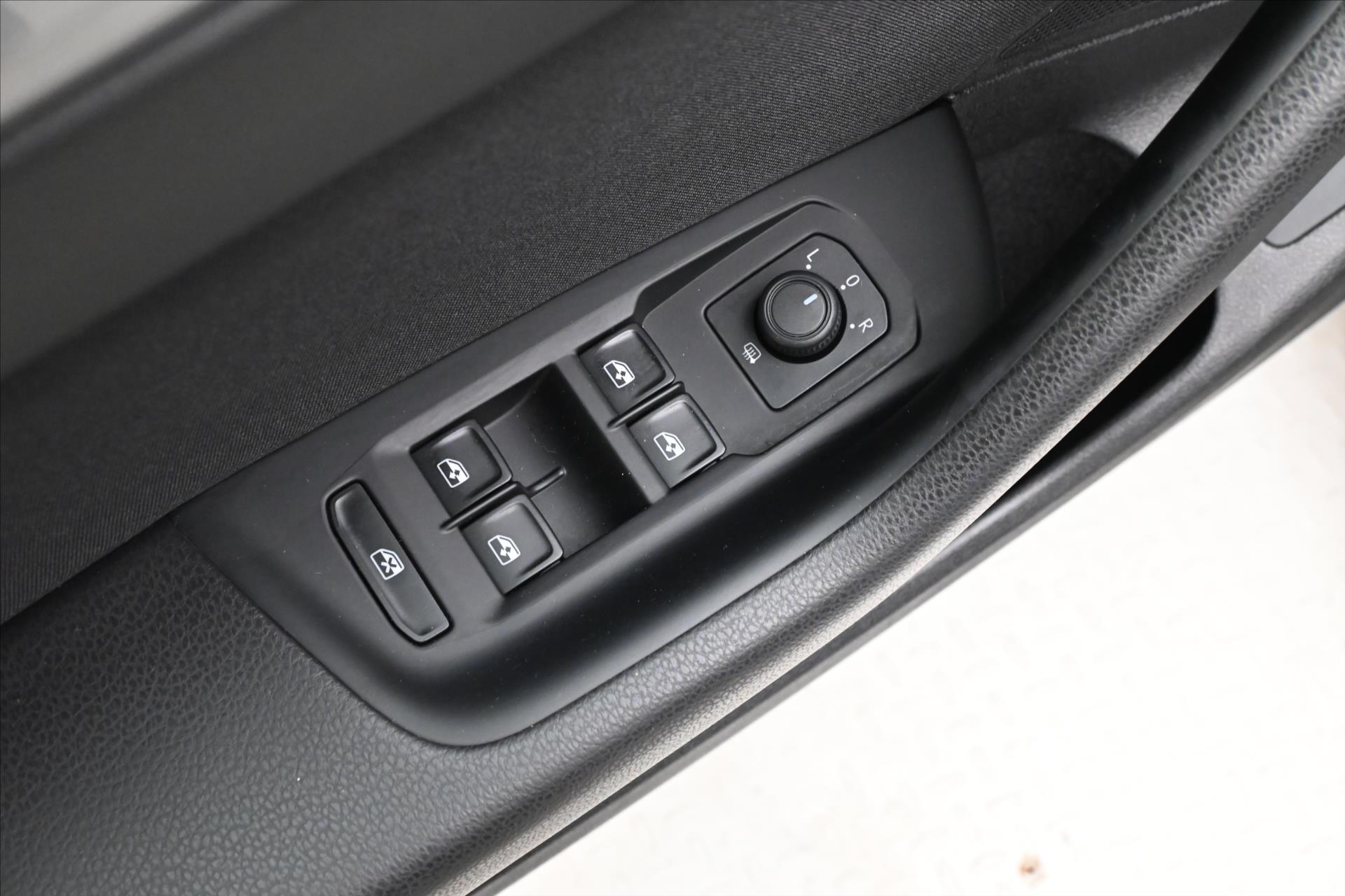 Hlavní fotografie vozu Volkswagen Passat 2,0 TDI 110 kW DSG BUSINESS Záruka až 5 let (26)