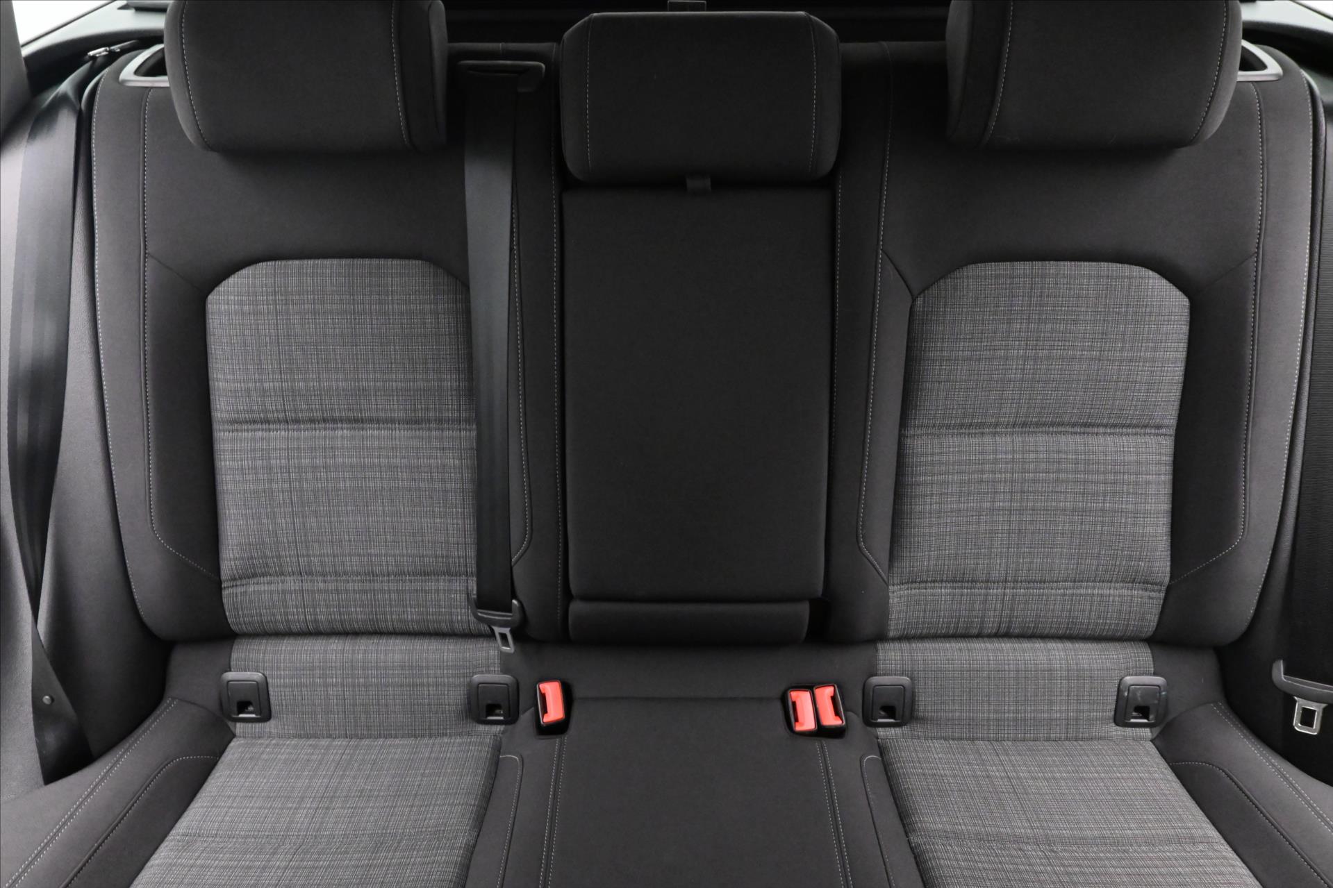 Hlavní fotografie vozu Volkswagen Passat 2,0 TDI 110 kW DSG BUSINESS Záruka až 5 let (28)