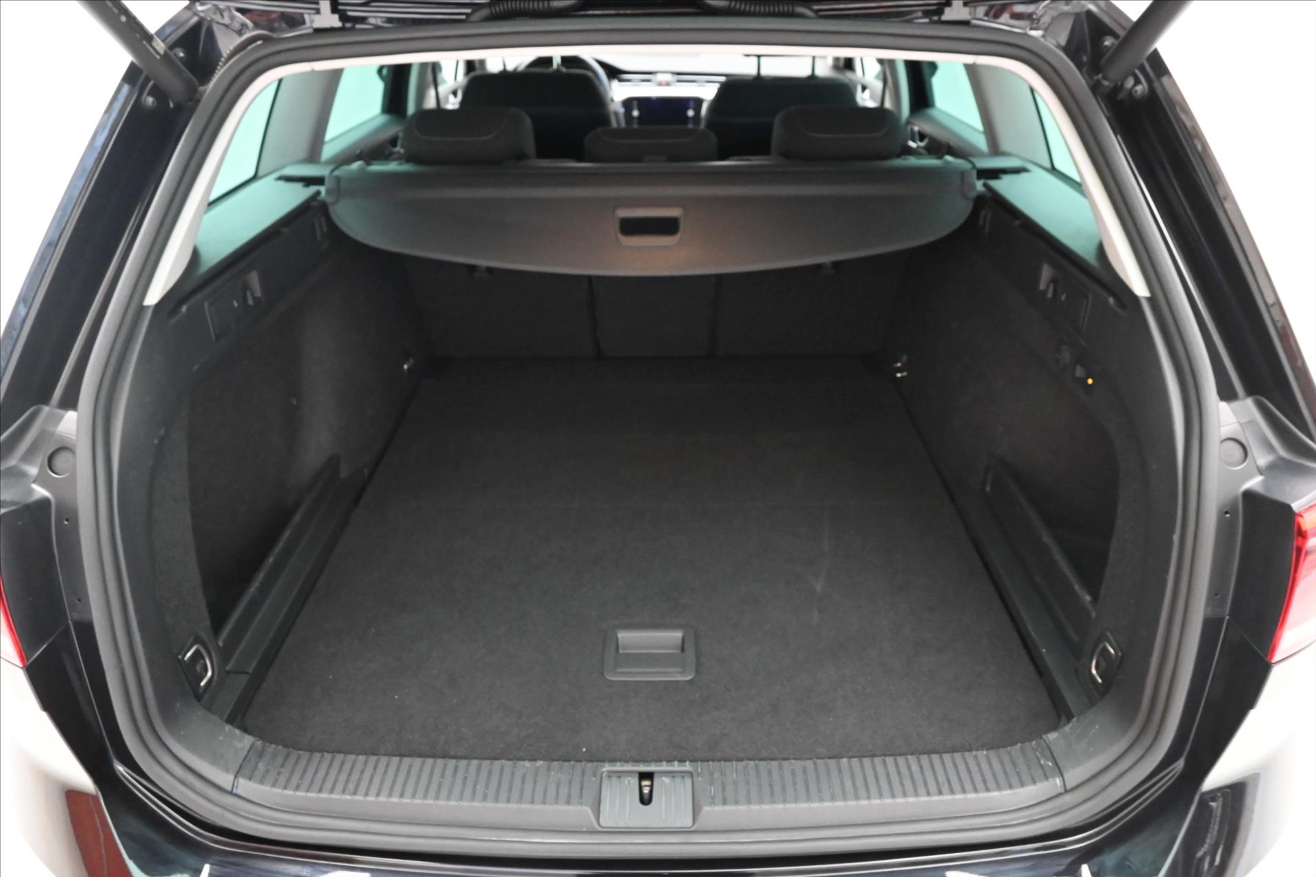 Hlavní fotografie vozu Volkswagen Passat 2,0 TDI 110 KW DSG BUSINESS Záruka až 5 let (10)