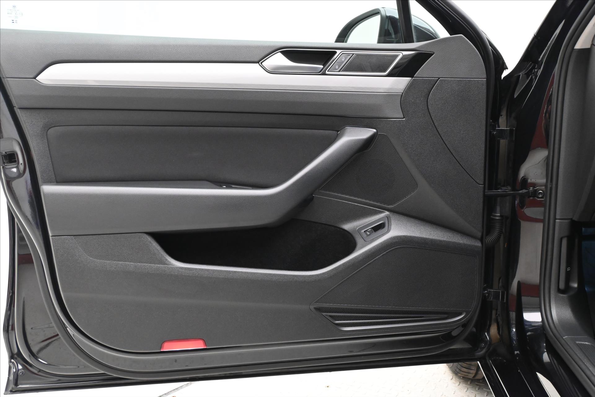 Hlavní fotografie vozu Volkswagen Passat 2,0 TDI 110 KW DSG BUSINESS Záruka až 5 let (25)