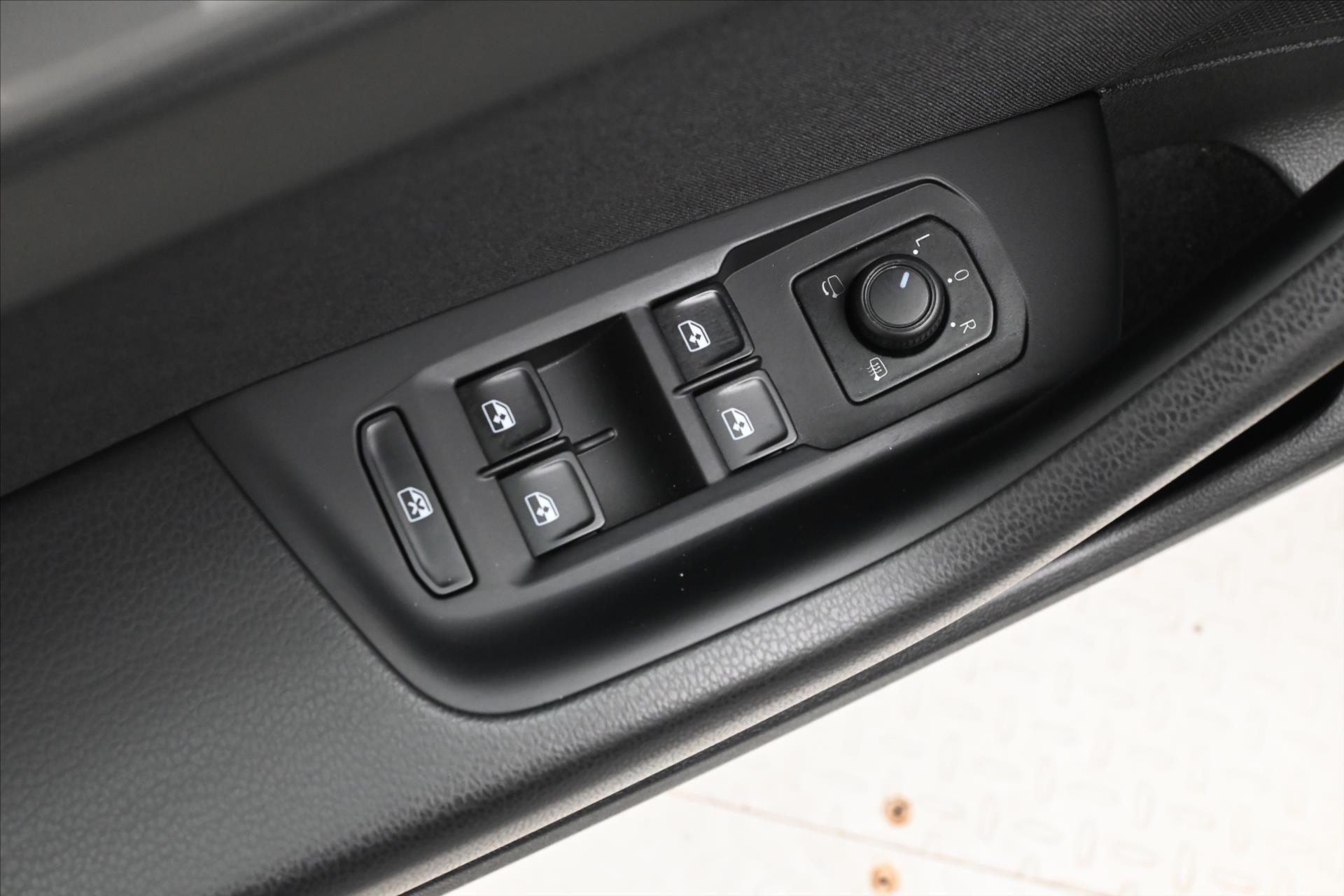 Hlavní fotografie vozu Volkswagen Passat 2,0 TDI 110 KW DSG BUSINESS Záruka až 5 let (26)