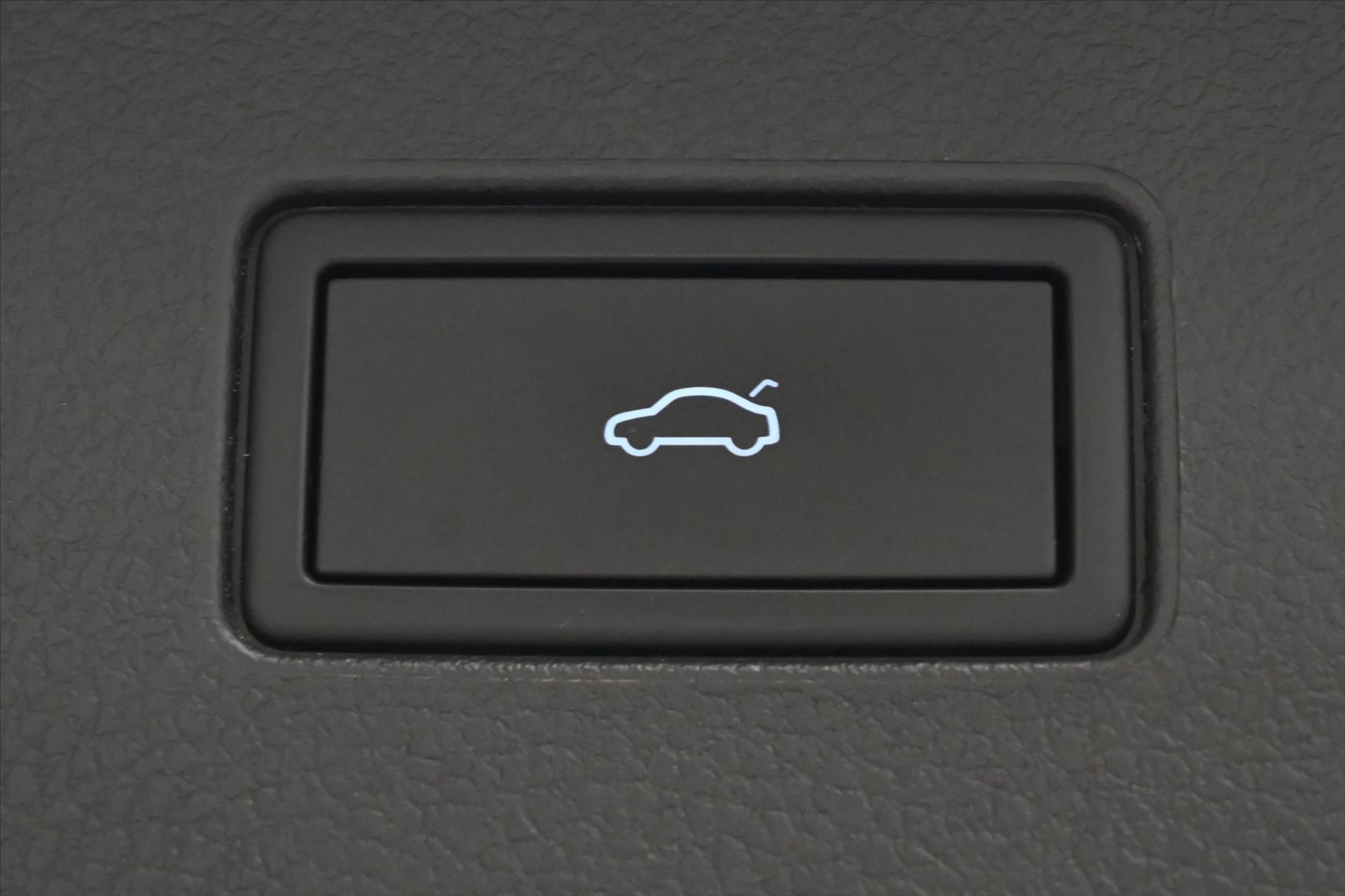 Hlavní fotografie vozu Volkswagen Passat 2,0 TDI 110 KW DSG BUSINESS Záruka až 5 let (28)