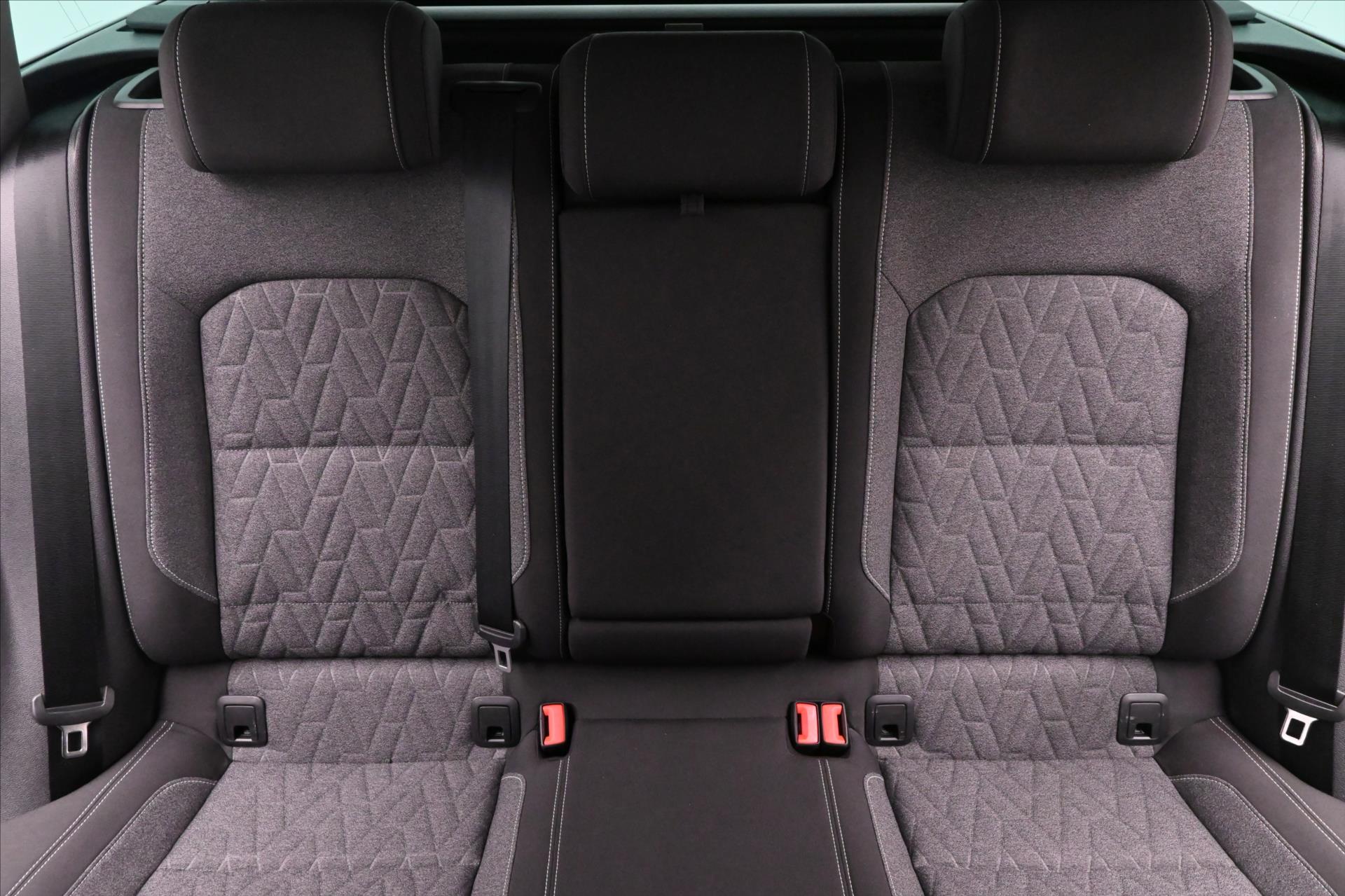 Hlavní fotografie vozu Volkswagen Passat 2,0 TDI 110 KW DSG BUSINESS Záruka až 5 let (29)