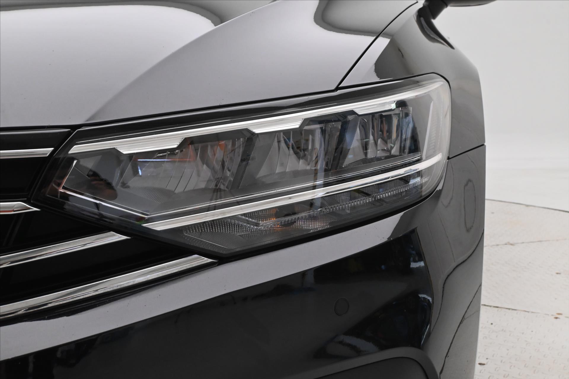 Hlavní fotografie vozu Volkswagen Passat 2,0 TDI 110 KW DSG BUSINESS Záruka až 5 let (31)