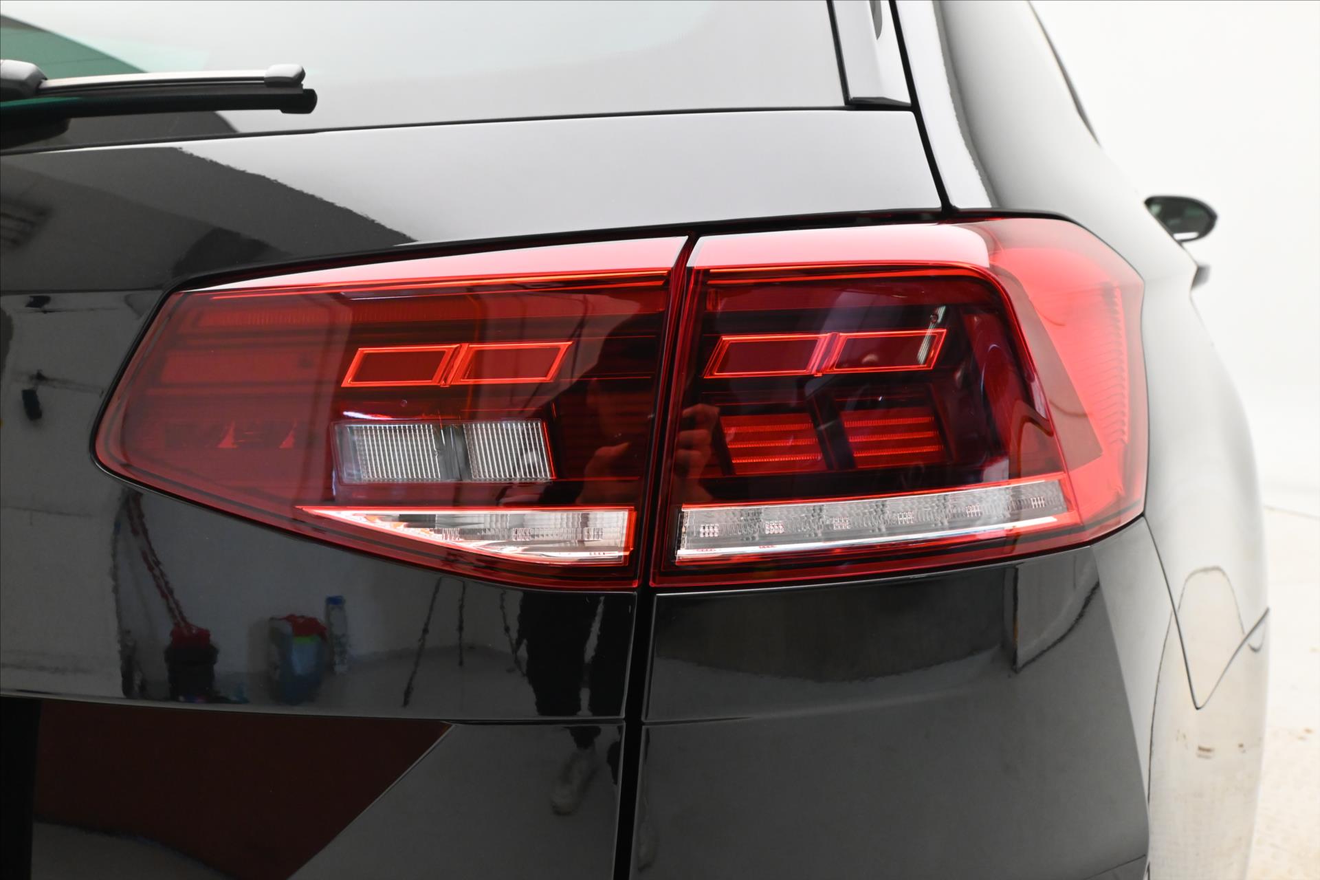 Hlavní fotografie vozu Volkswagen Passat 2,0 TDI 110 KW DSG BUSINESS Záruka až 5 let (32)