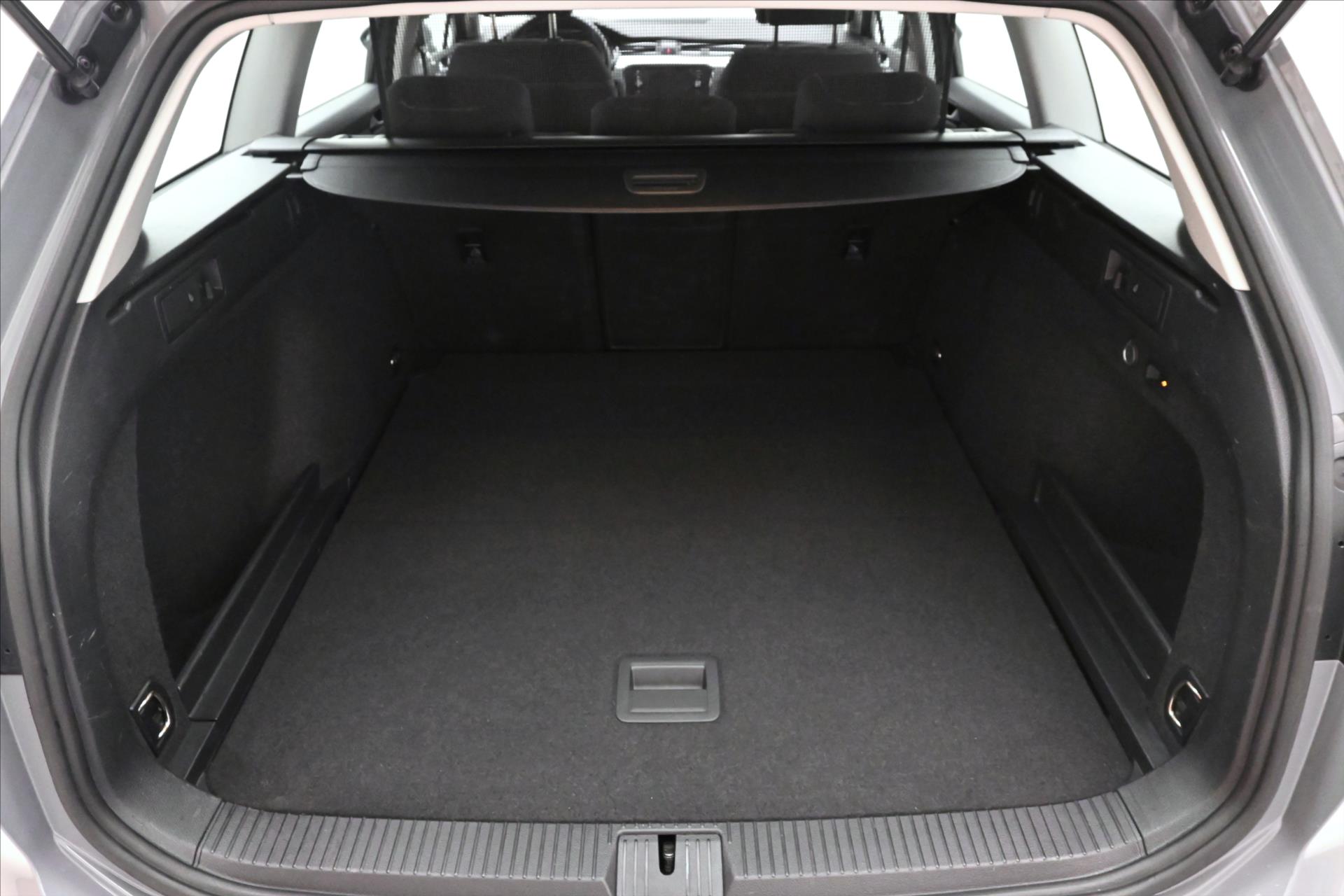 Hlavní fotografie vozu Volkswagen Passat 2,0 TDI 110 kW DSG Business Záruka až 5 let (10)