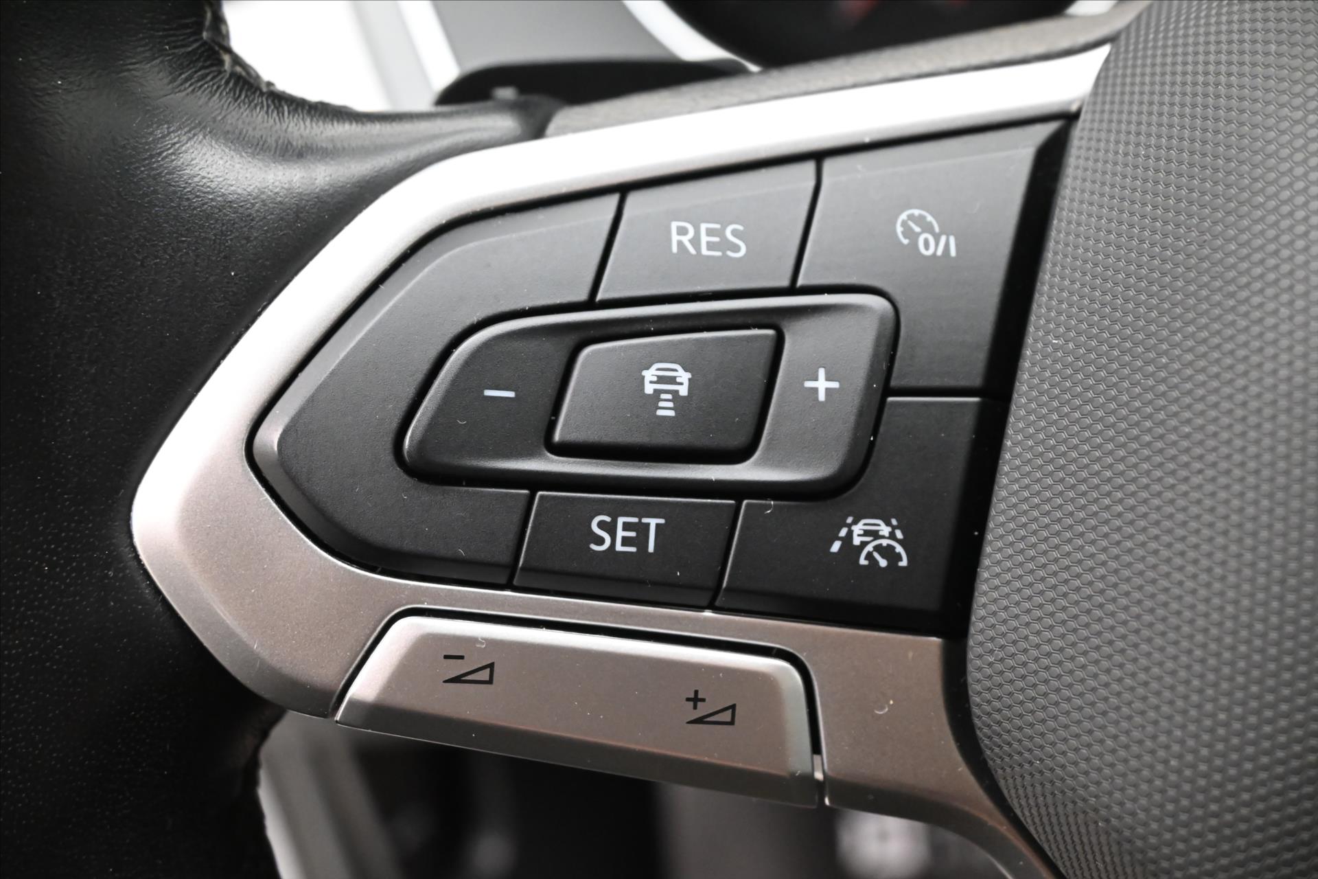 Hlavní fotografie vozu Volkswagen Passat 2,0 TDI 110 kW DSG Business Záruka až 5 let (24)