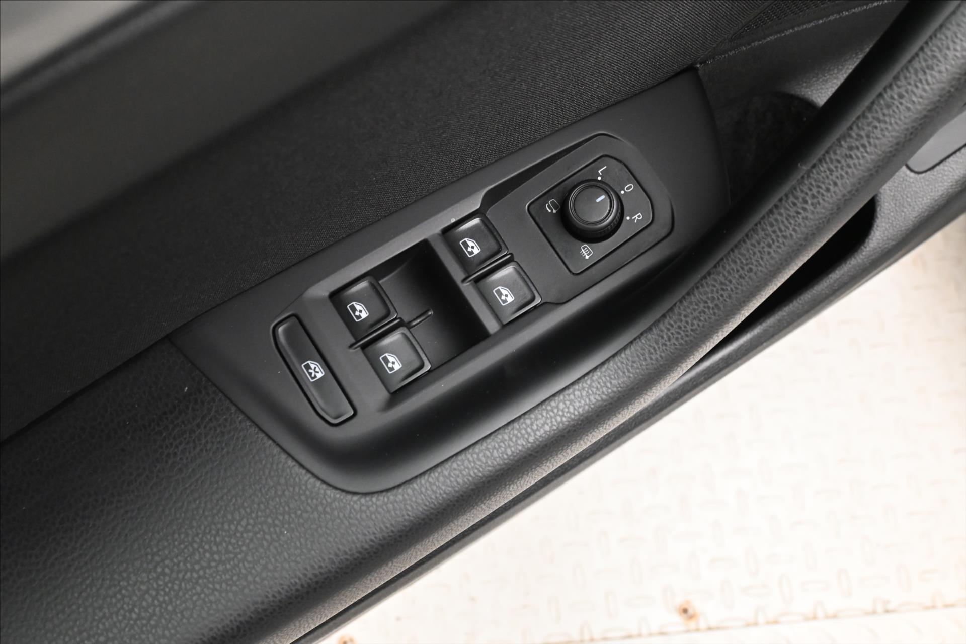 Hlavní fotografie vozu Volkswagen Passat 2,0 TDI 110 kW DSG Business Záruka až 5 let (26)