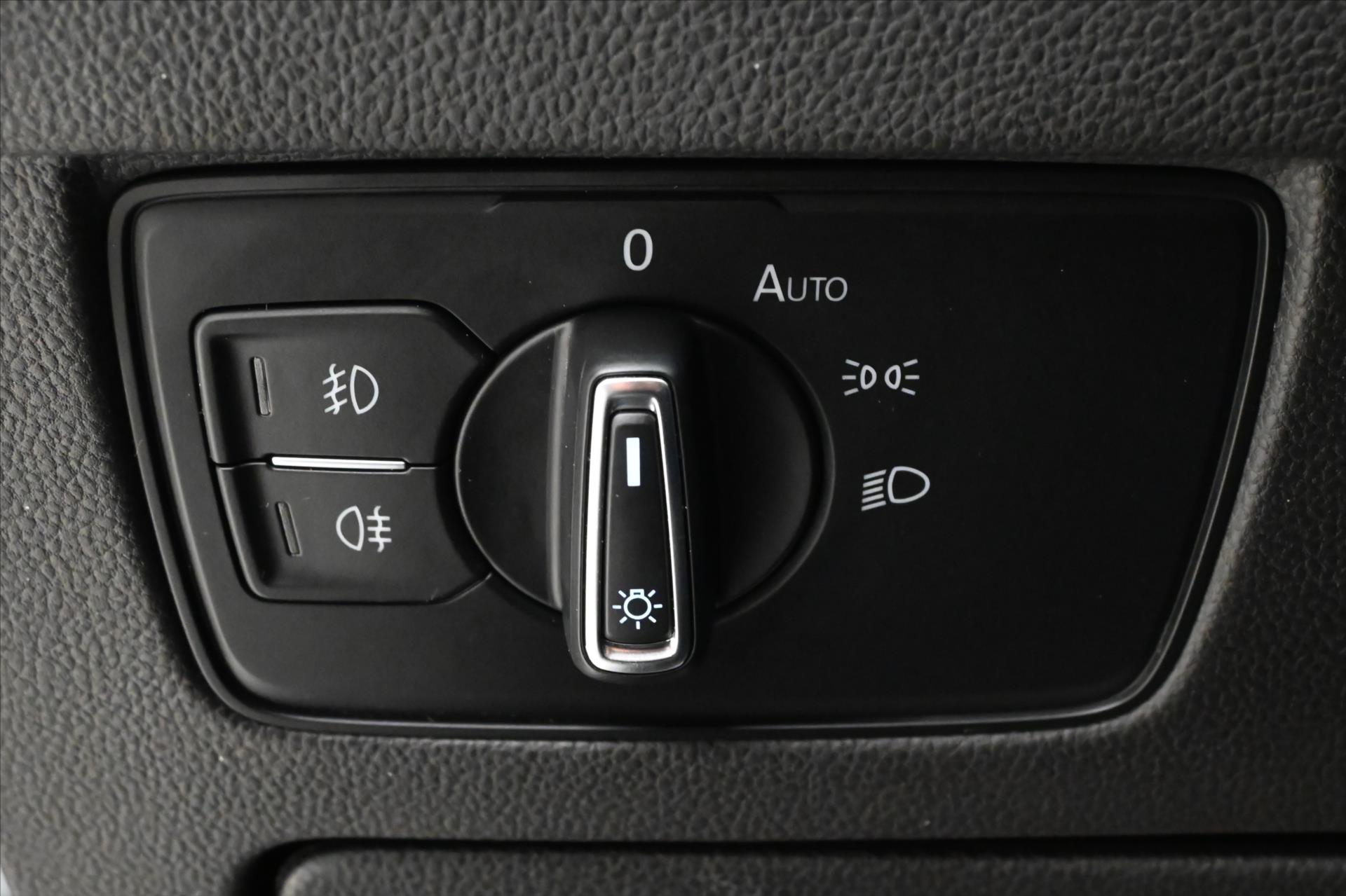 Hlavní fotografie vozu Volkswagen Passat 2,0 TDI 110 kW DSG Business Záruka až 5 let (27)