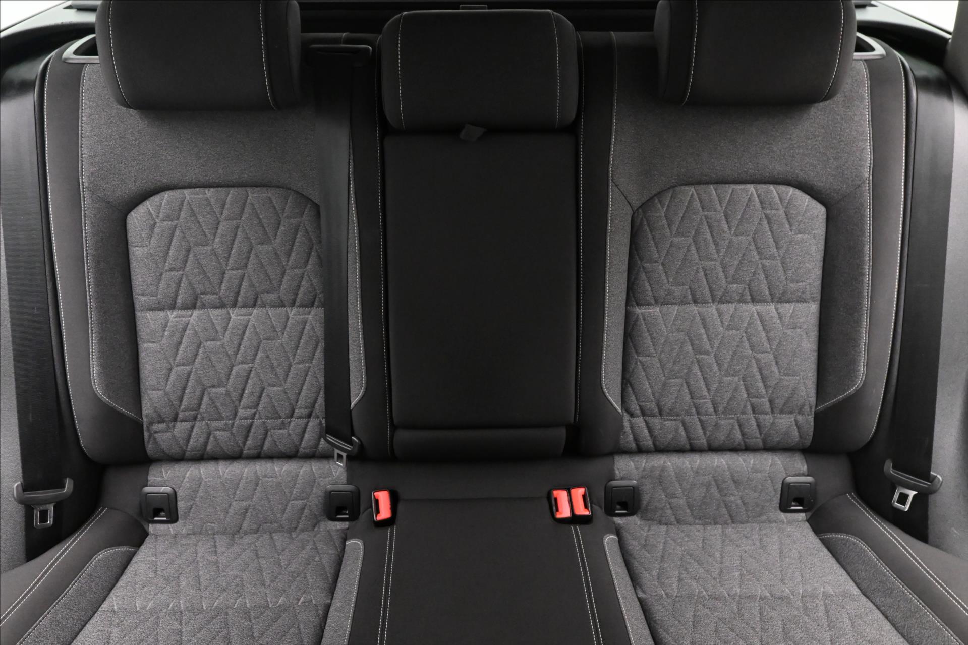 Hlavní fotografie vozu Volkswagen Passat 2,0 TDI 110 kW DSG Business Záruka až 5 let (28)