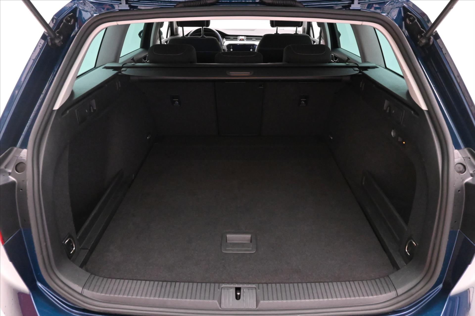 Hlavní fotografie vozu Volkswagen Passat 2,0 TDI 110 kW DSG BUSINESS Záruka až 5 let (10)