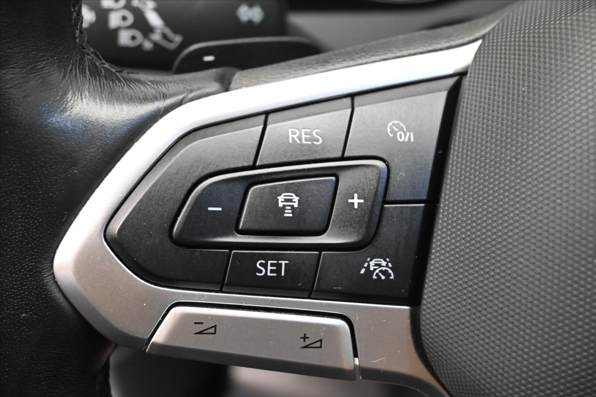 Hlavní fotografie vozu Volkswagen Passat 2,0 TDI 110 kW DSG BUSINESS Záruka až 5 let (24)