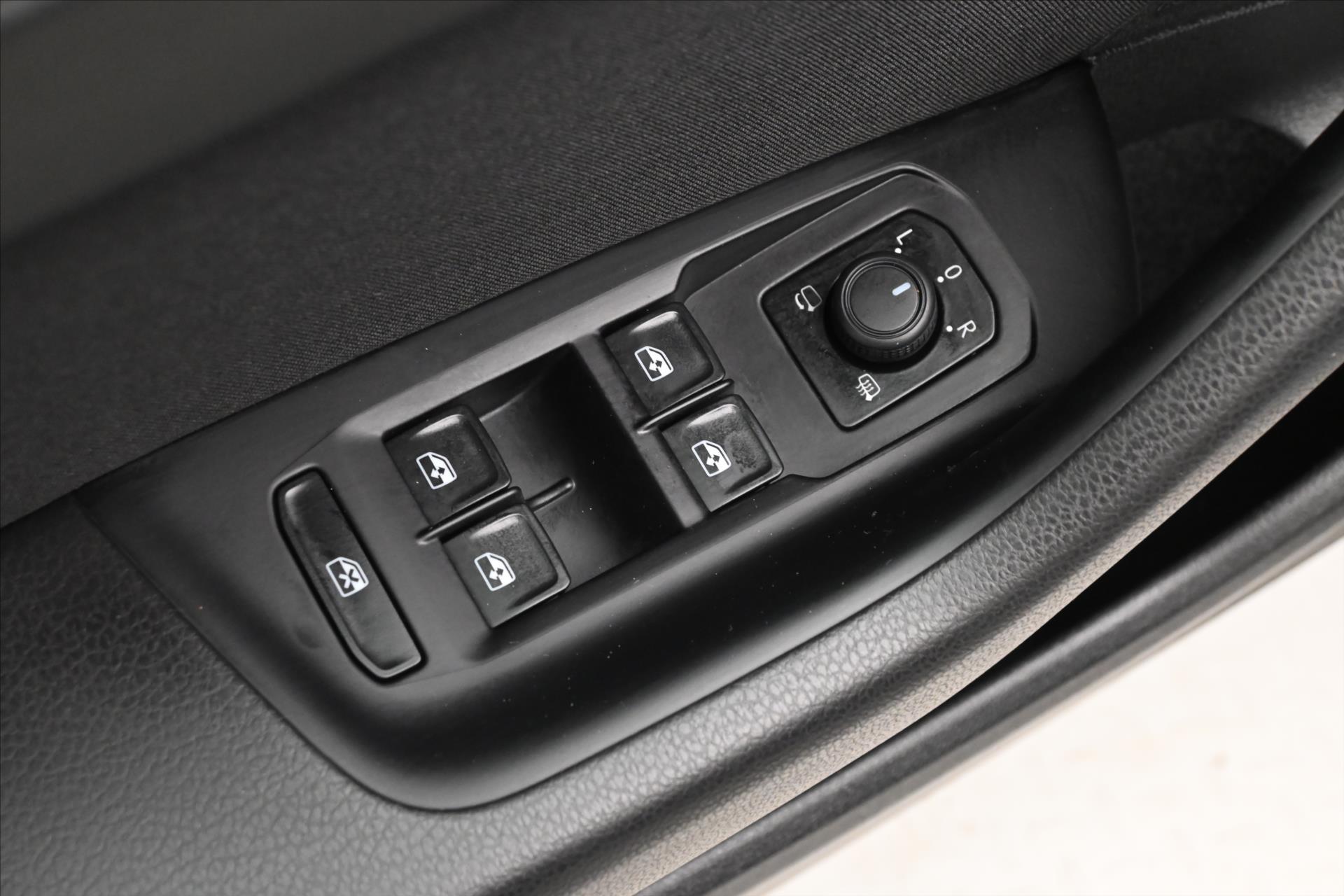 Hlavní fotografie vozu Volkswagen Passat 2,0 TDI 110 kW DSG BUSINESS Záruka až 5 let (26)