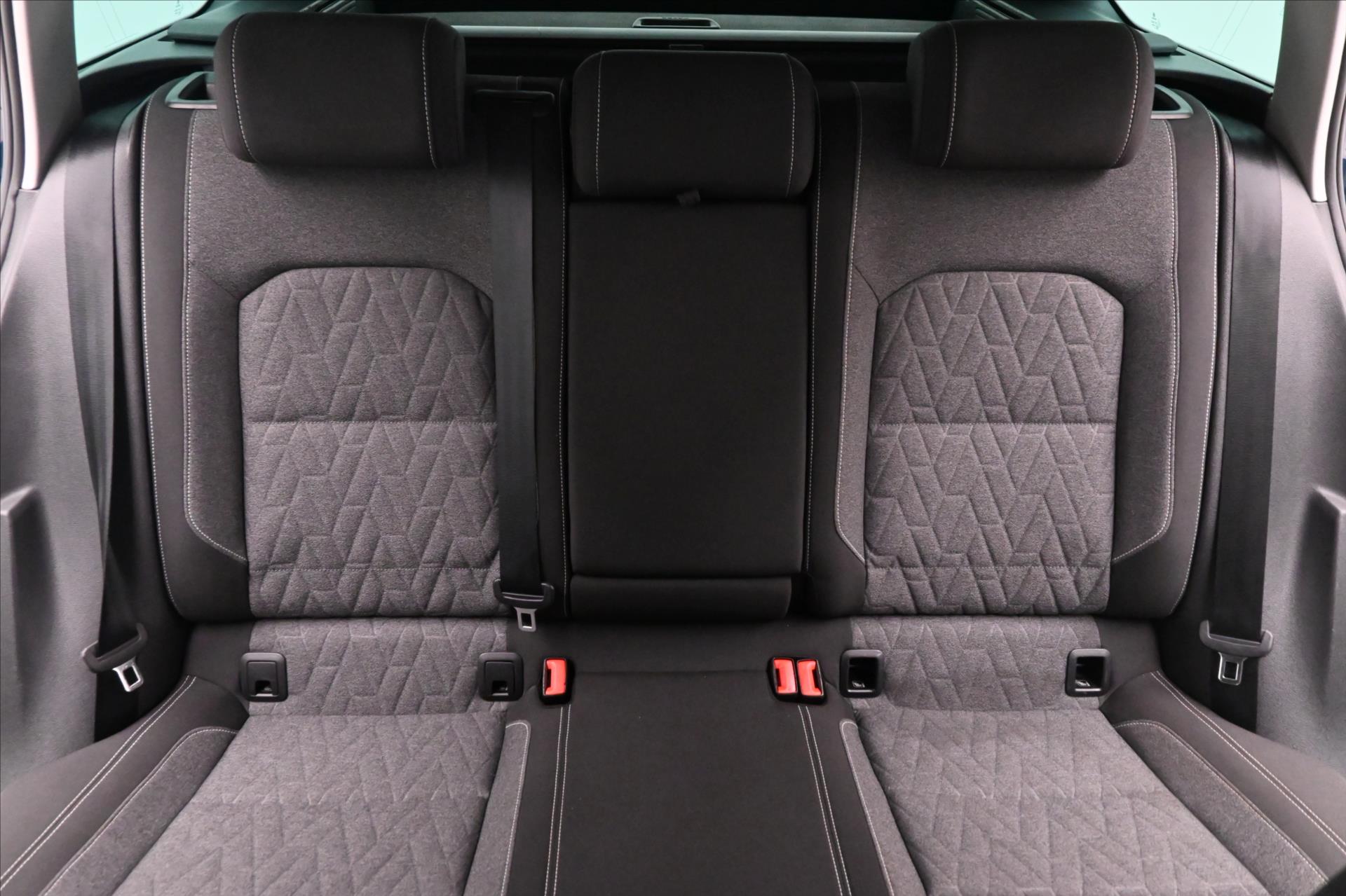 Hlavní fotografie vozu Volkswagen Passat 2,0 TDI 110 kW DSG BUSINESS Záruka až 5 let (28)