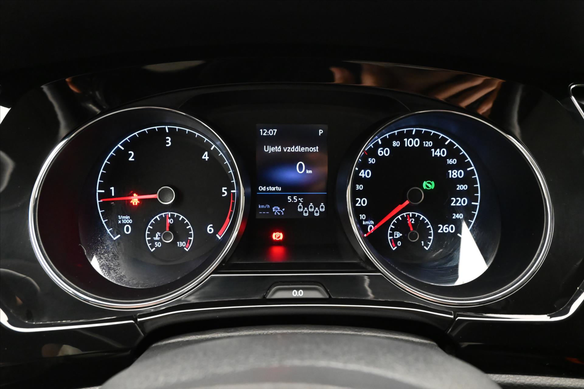 Hlavní fotografie vozu Volkswagen Touran 2,0 TDI 110 KW DSG 7 MÍST Záruka až 5 let (17)