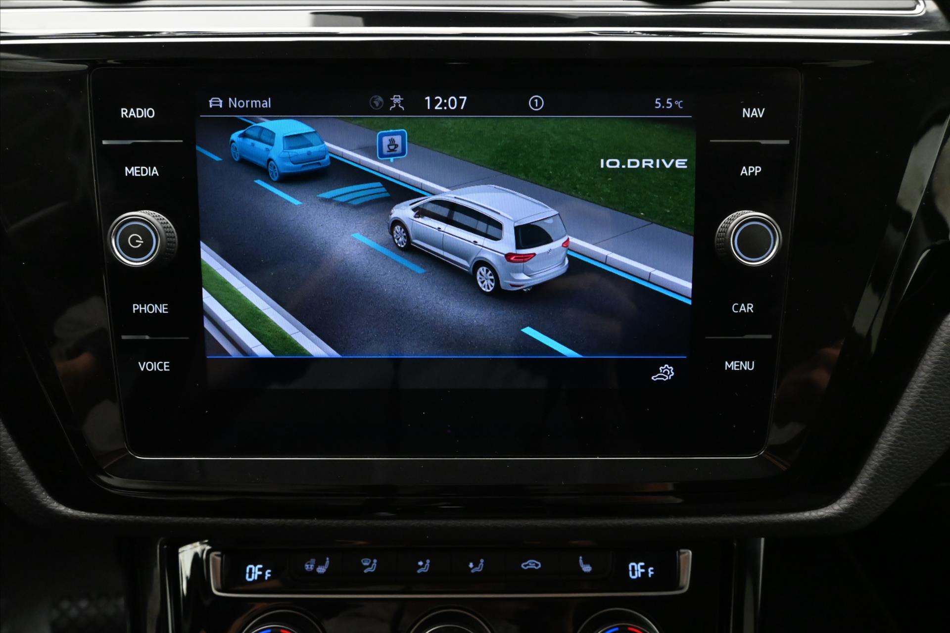 Hlavní fotografie vozu Volkswagen Touran 2,0 TDI 110 KW DSG 7 MÍST Záruka až 5 let (21)