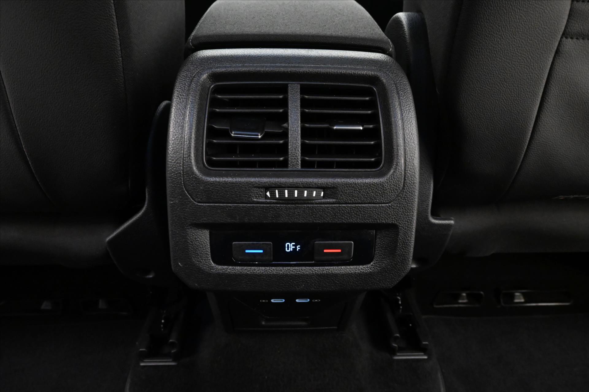 Hlavní fotografie vozu Volkswagen Touran 2,0 TDI 110 KW DSG 7 MÍST Záruka až 5 let (23)