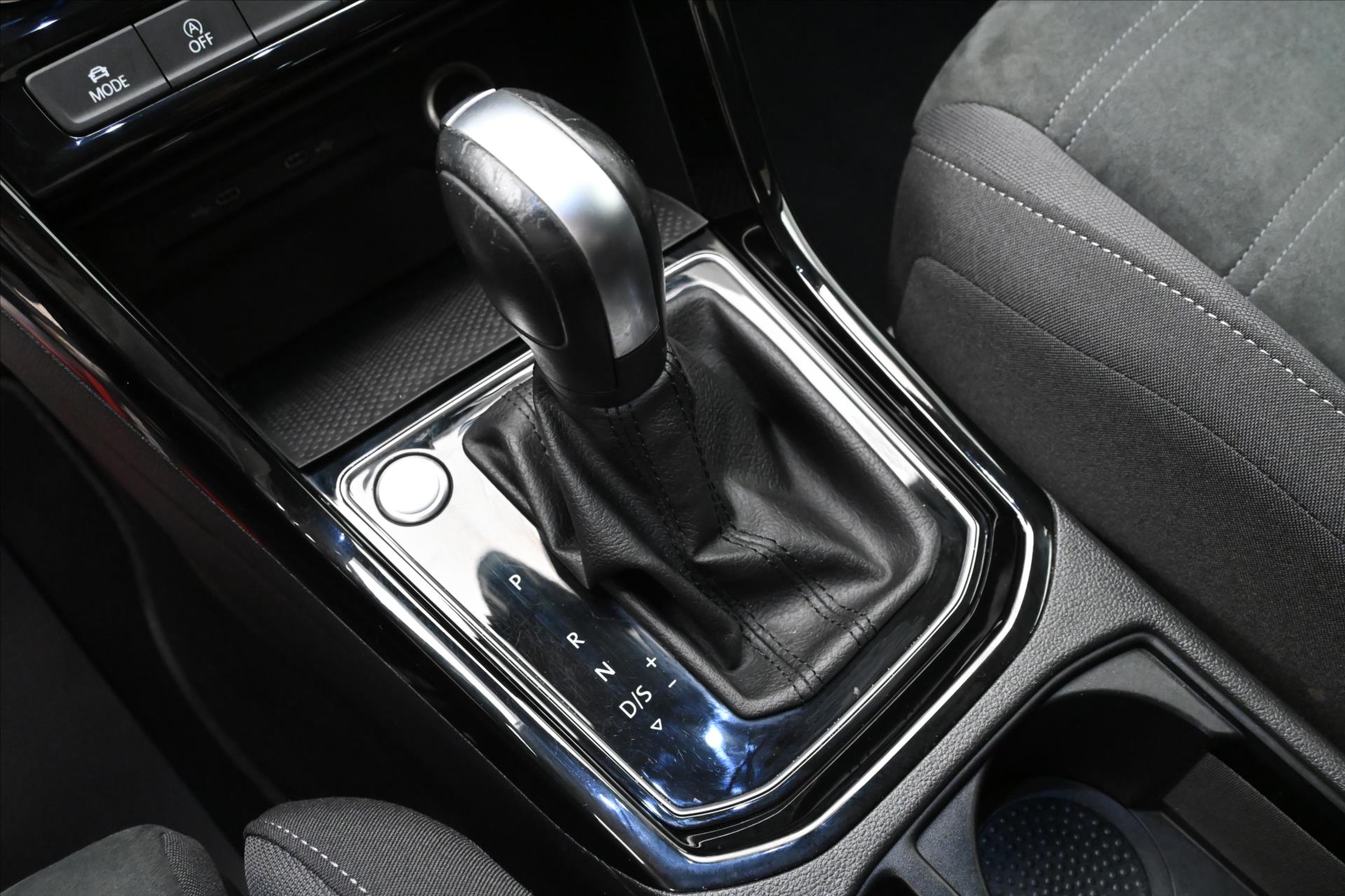 Hlavní fotografie vozu Volkswagen Touran 2,0 TDI 110 KW DSG 7 MÍST Záruka až 5 let (23)