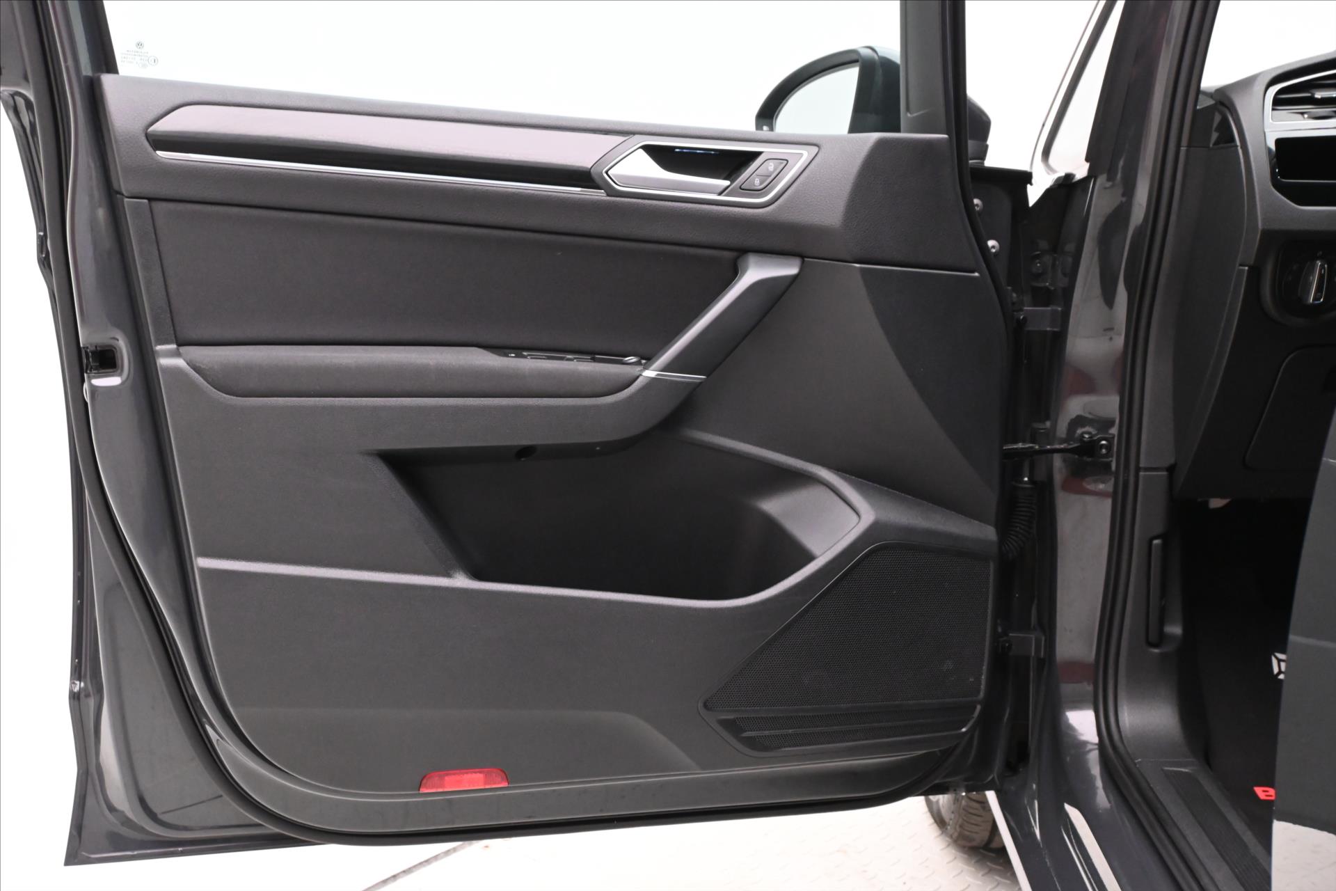 Hlavní fotografie vozu Volkswagen Touran 2,0 TDI 110 KW DSG 7 MÍST Záruka až 5 let (25)