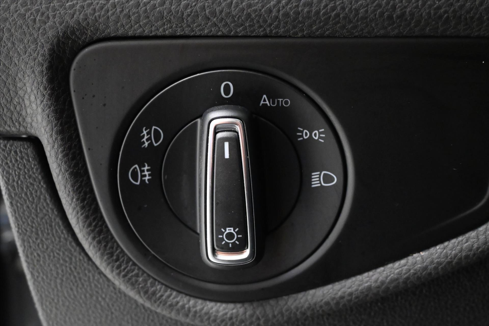 Hlavní fotografie vozu Volkswagen Touran 2,0 TDI 110 KW DSG 7 MÍST Záruka až 5 let (27)