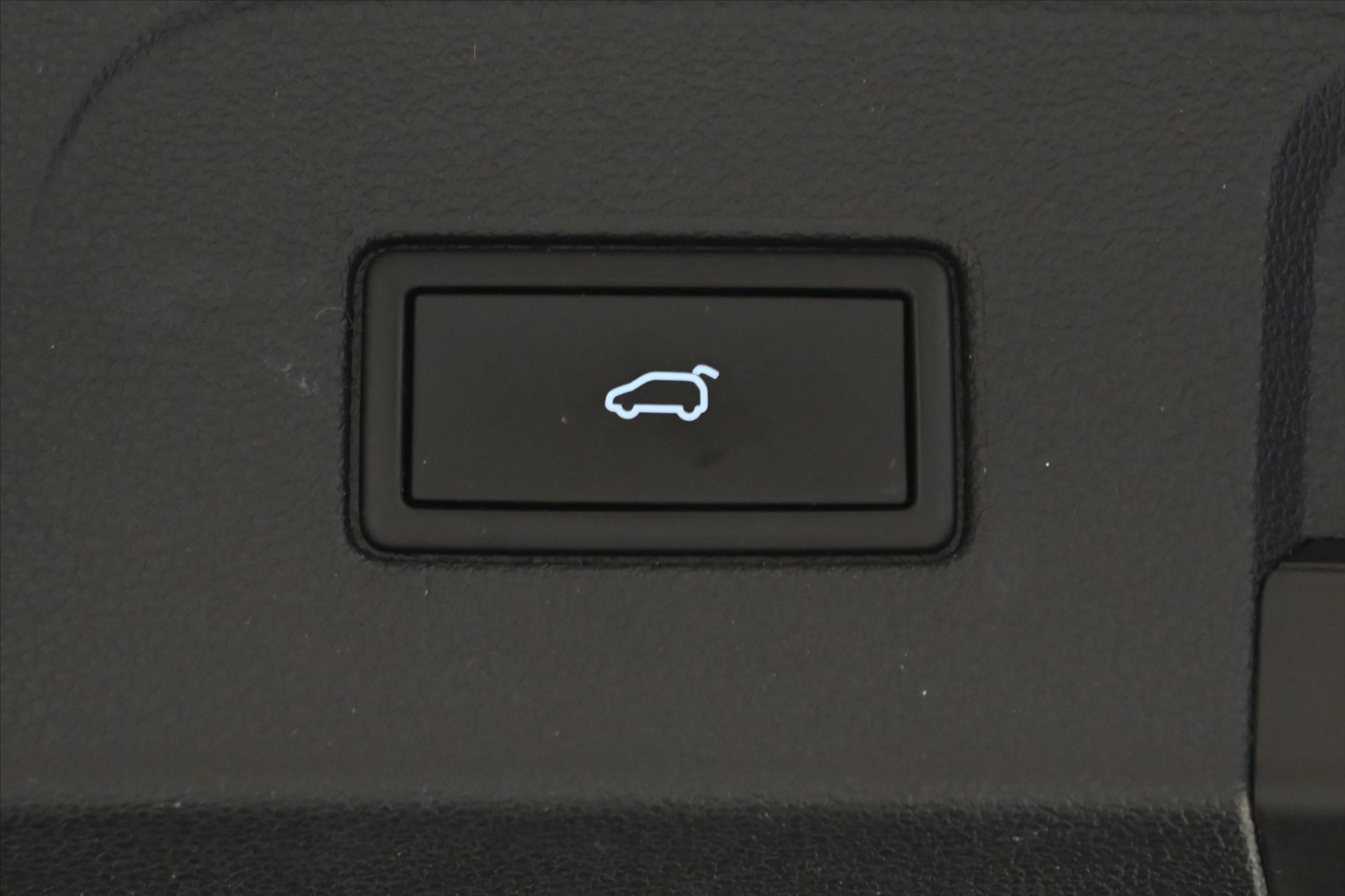 Hlavní fotografie vozu Volkswagen Touran 2,0 TDI 110 KW DSG 7 MÍST Záruka až 5 let (28)