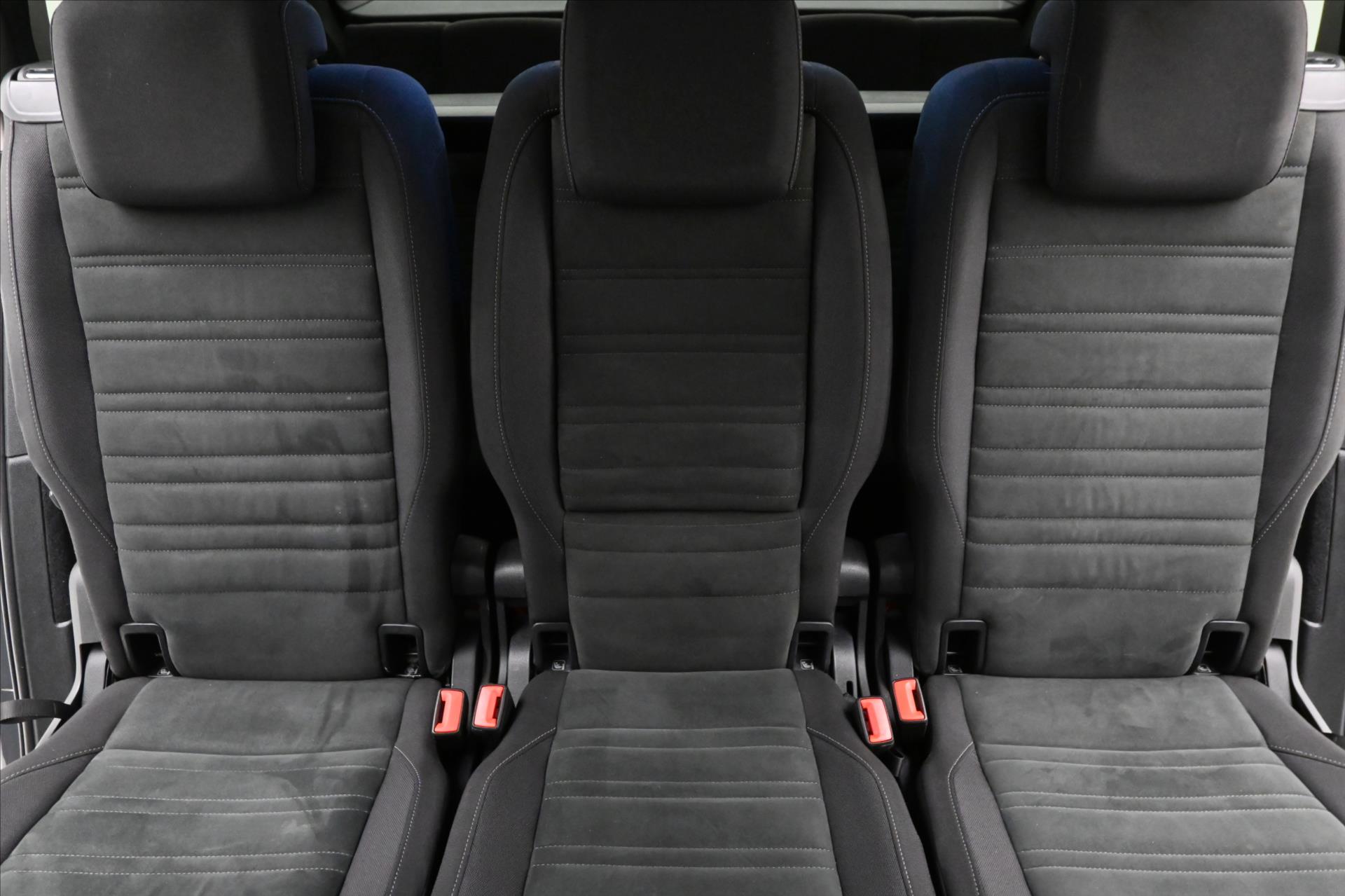 Hlavní fotografie vozu Volkswagen Touran 2,0 TDI 110 KW DSG 7 MÍST Záruka až 5 let (29)