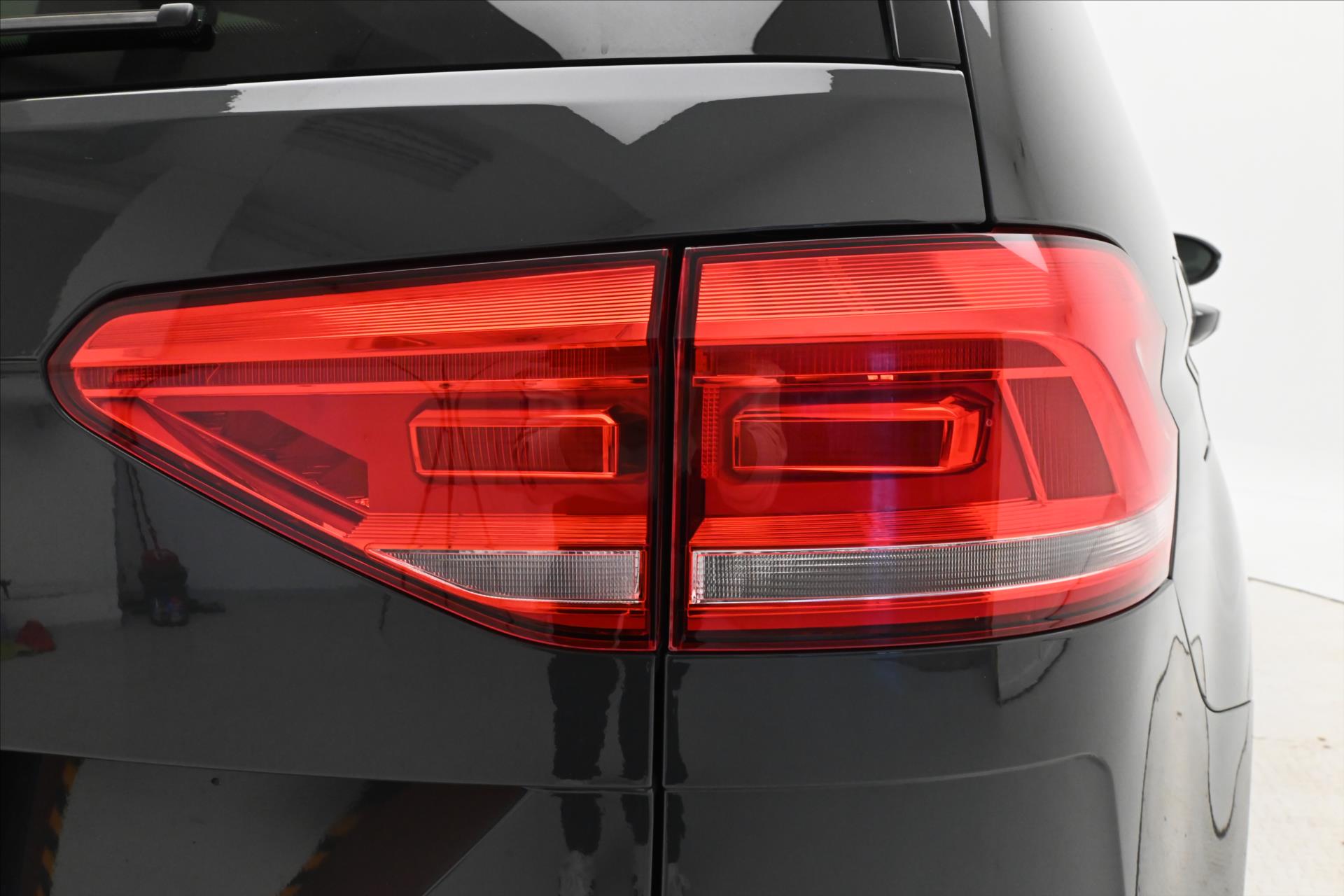 Hlavní fotografie vozu Volkswagen Touran 2,0 TDI 110 KW DSG 7 MÍST Záruka až 5 let (33)