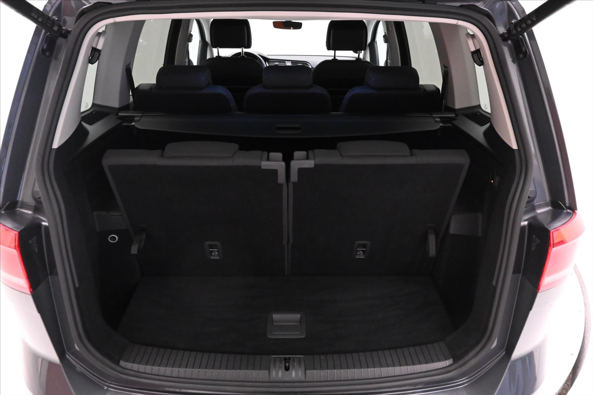 Hlavní fotografie vozu Volkswagen Touran 2,0 TDI 110 kW DSG 7 Míst Záruka až 5 let (10)