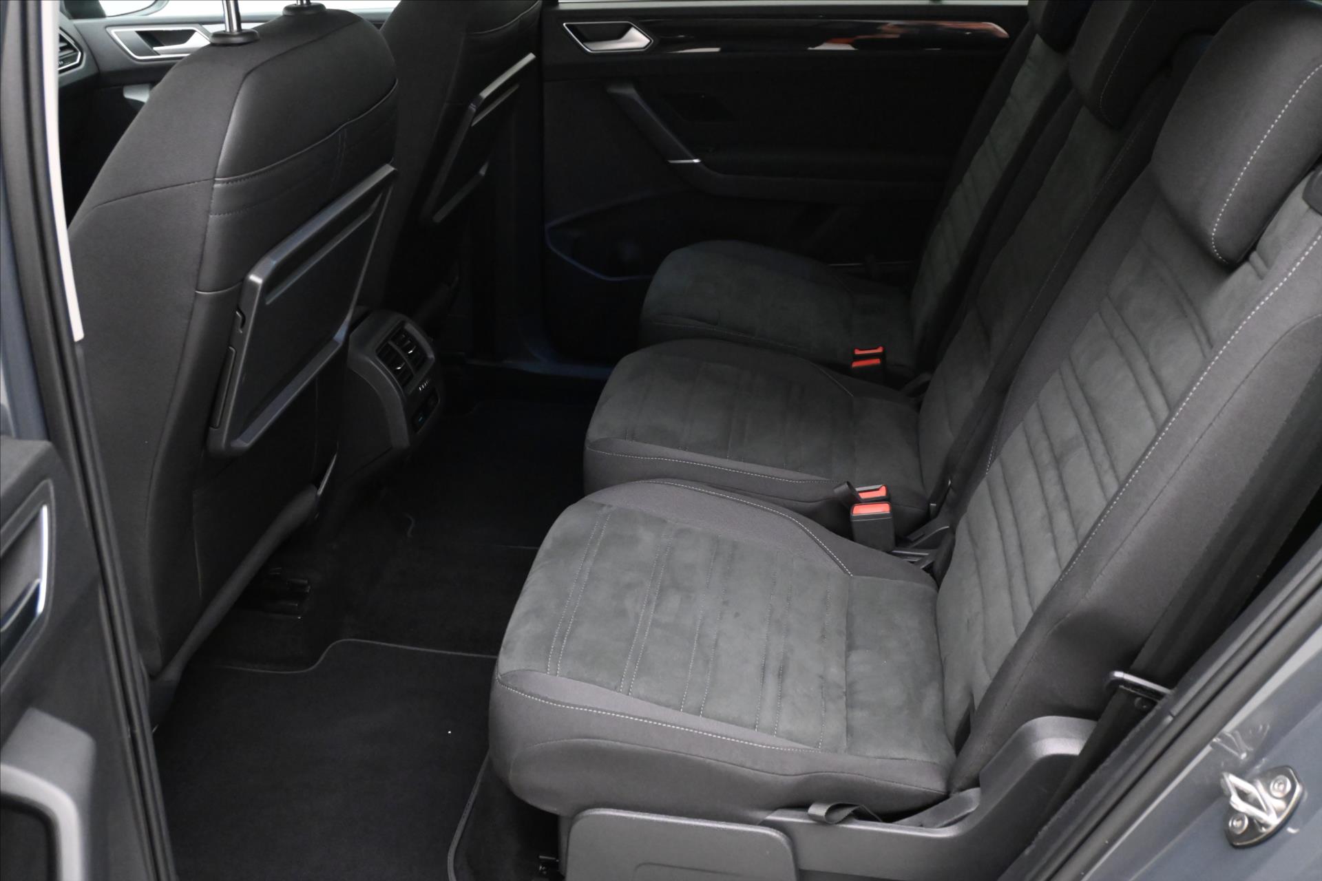 Hlavní fotografie vozu Volkswagen Touran 2,0 TDI 110 kW DSG 7 Míst Záruka až 5 let (15)