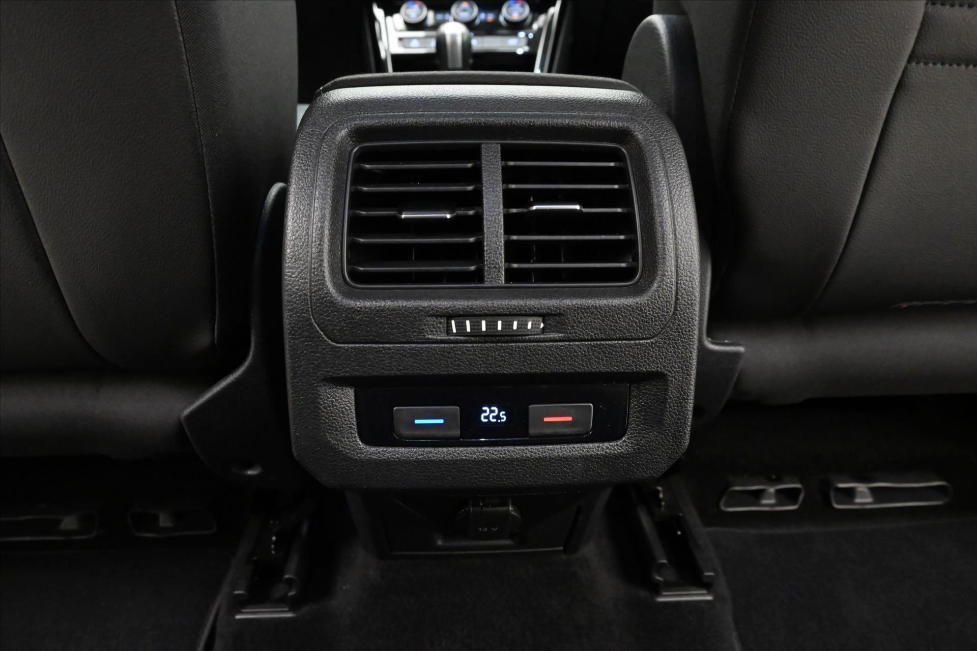 Hlavní fotografie vozu Volkswagen Touran 2,0 TDI 110 kW DSG 7 Míst Záruka až 5 let (22)