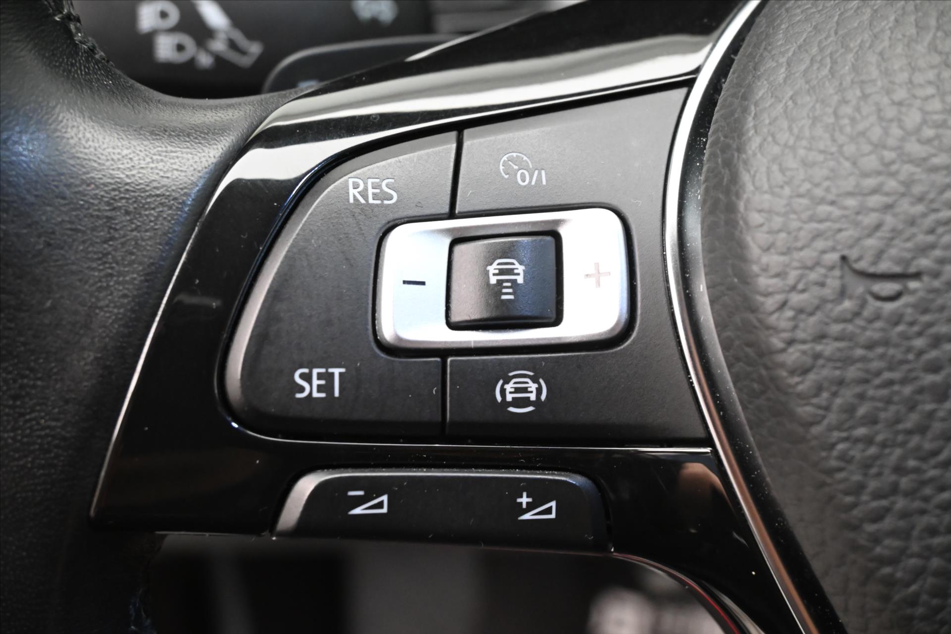 Hlavní fotografie vozu Volkswagen Touran 2,0 TDI 110 kW DSG 7 Míst Záruka až 5 let (24)