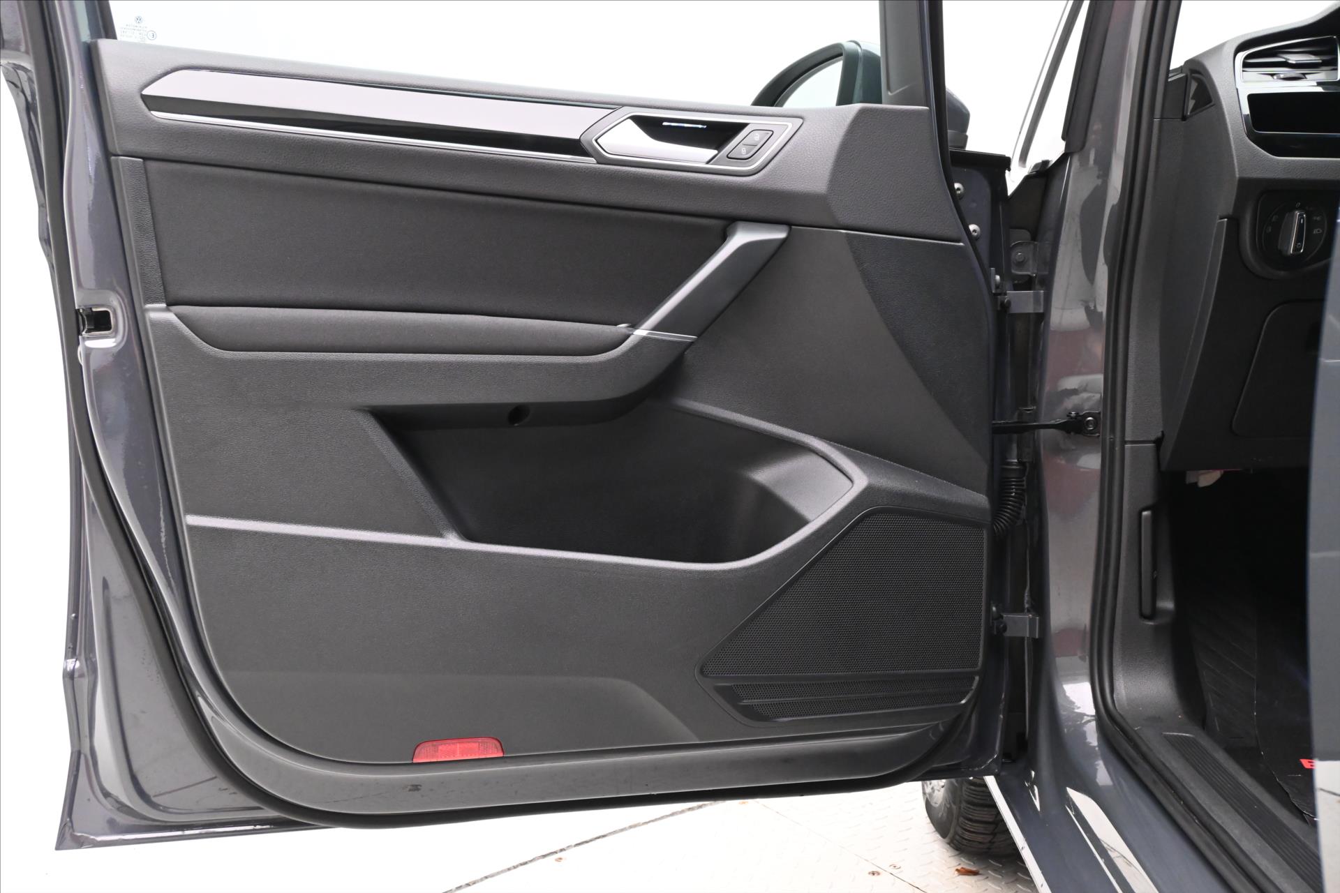 Hlavní fotografie vozu Volkswagen Touran 2,0 TDI 110 kW DSG 7 Míst Záruka až 5 let (25)