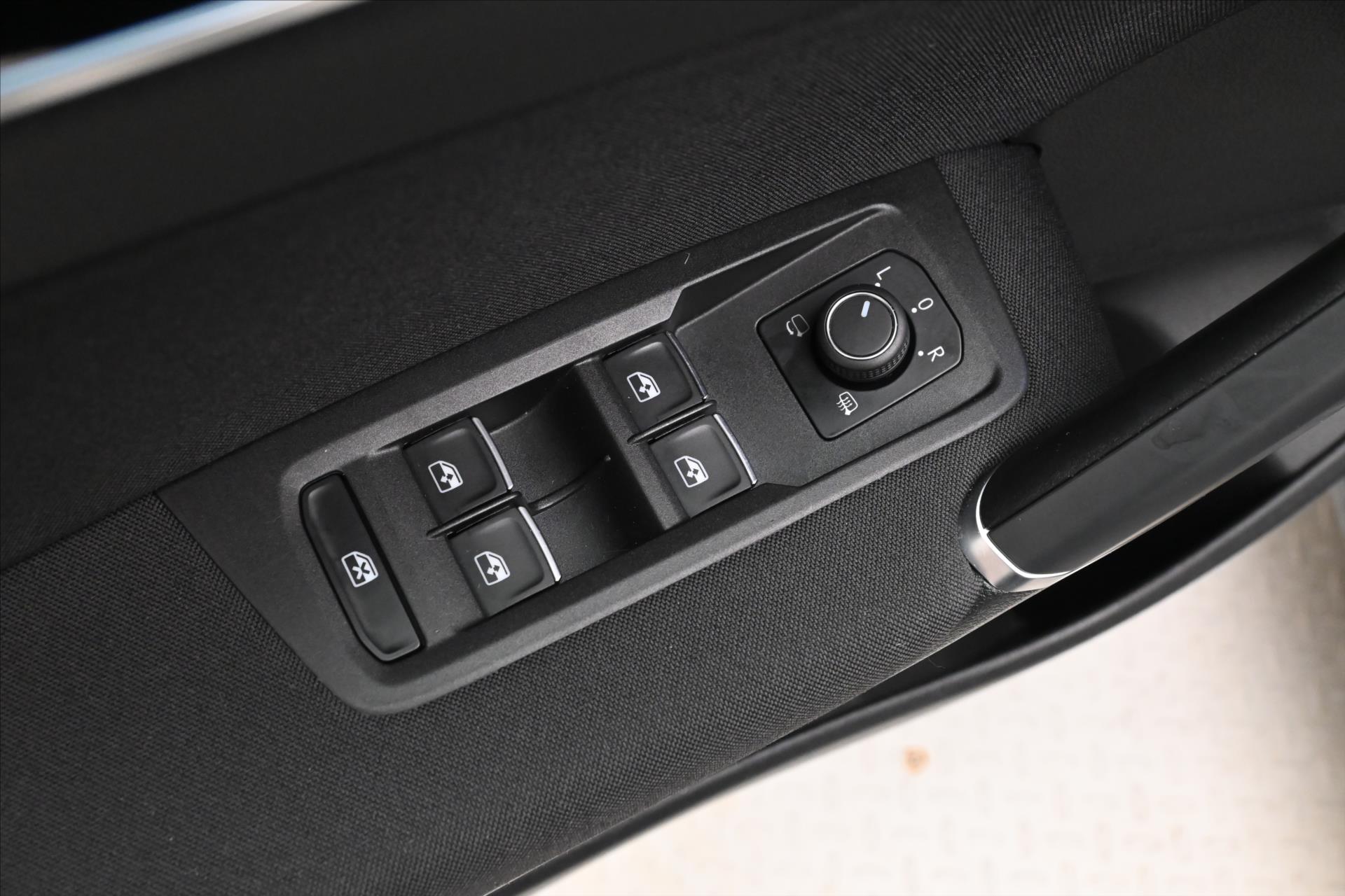 Hlavní fotografie vozu Volkswagen Touran 2,0 TDI 110 kW DSG 7 Míst Záruka až 5 let (26)