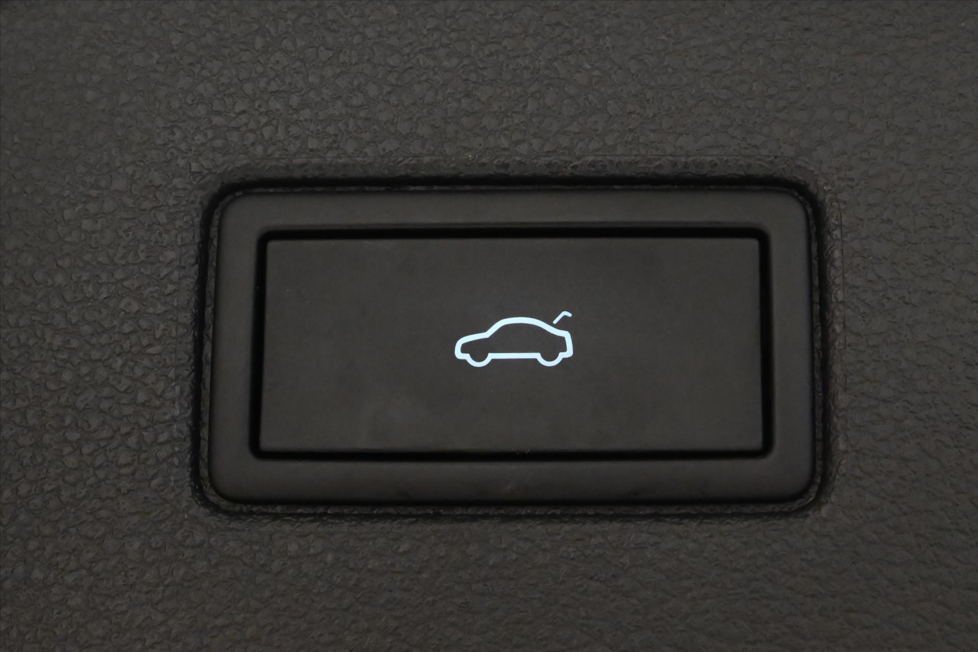 Hlavní fotografie vozu Volkswagen Touran 2,0 TDI 110 kW DSG 7 Míst Záruka až 5 let (27)