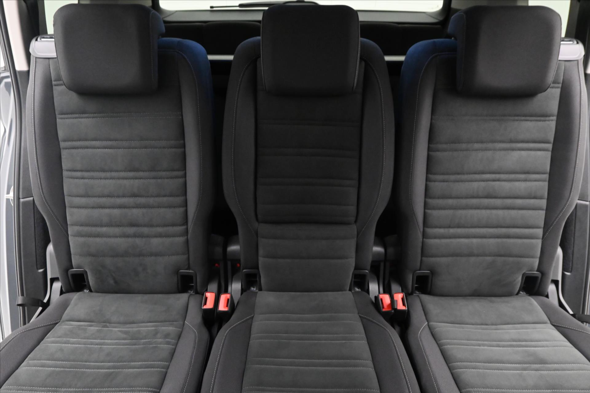 Hlavní fotografie vozu Volkswagen Touran 2,0 TDI 110 kW DSG 7 Míst Záruka až 5 let (29)