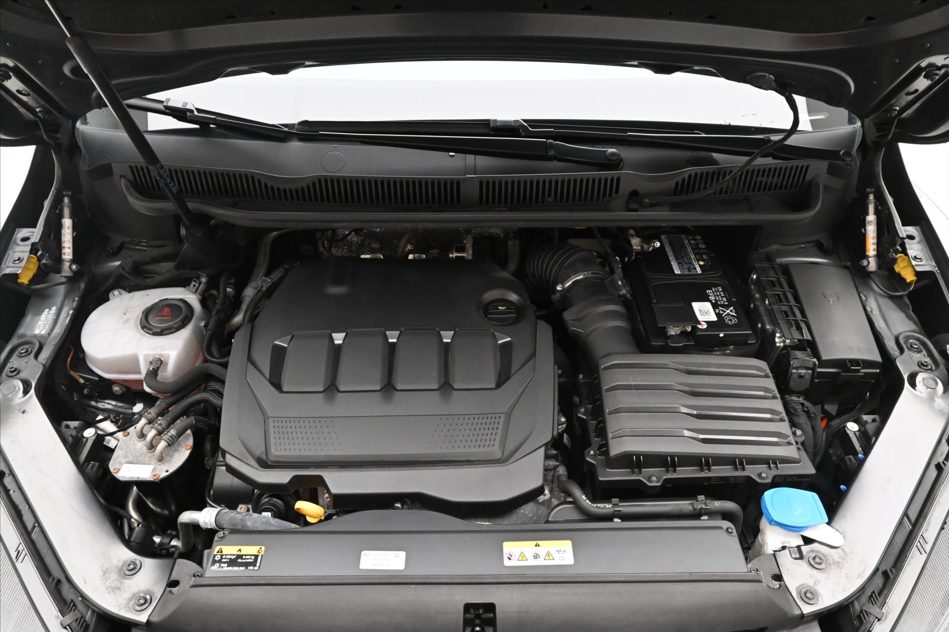 Hlavní fotografie vozu Volkswagen Touran 2,0 TDI 110 kW DSG 7 Míst Záruka až 5 let (9)