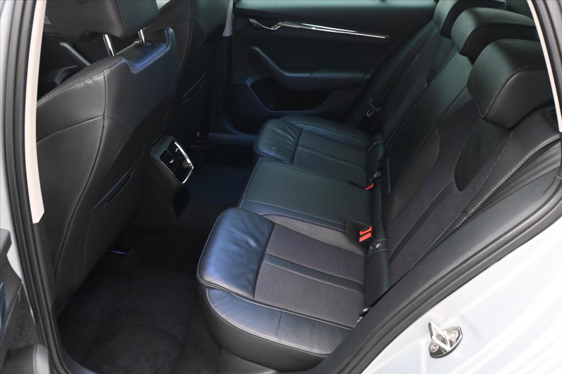 Main photo of the car Skoda Octavia 2.0 TDI 110kW DSG Style Warranty up to 5 years (14)