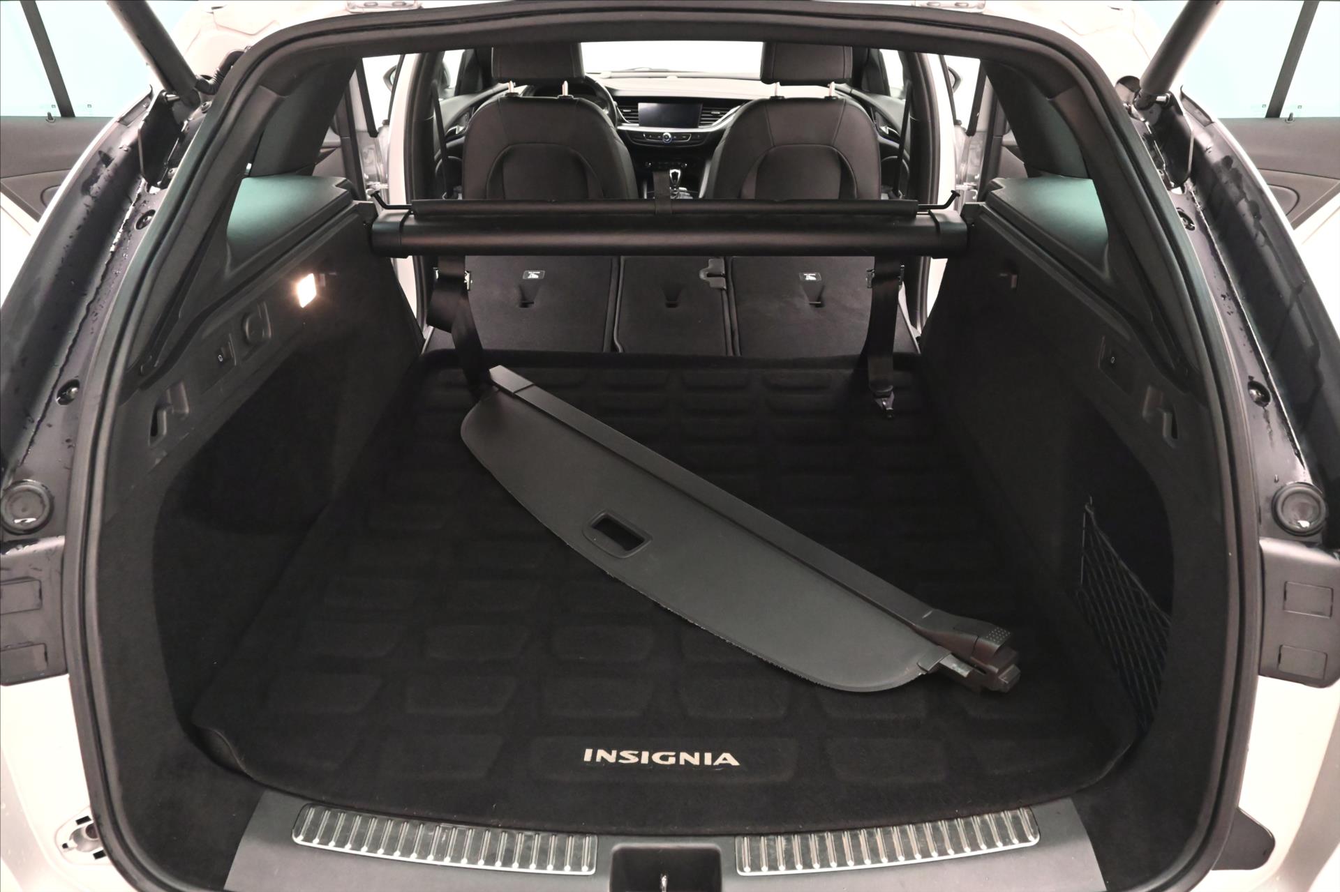 Hlavní fotografie vozu Opel Insignia 2,0 CDTI 128 kW AT8 Business Ultimate Záruka až 5 let (11)