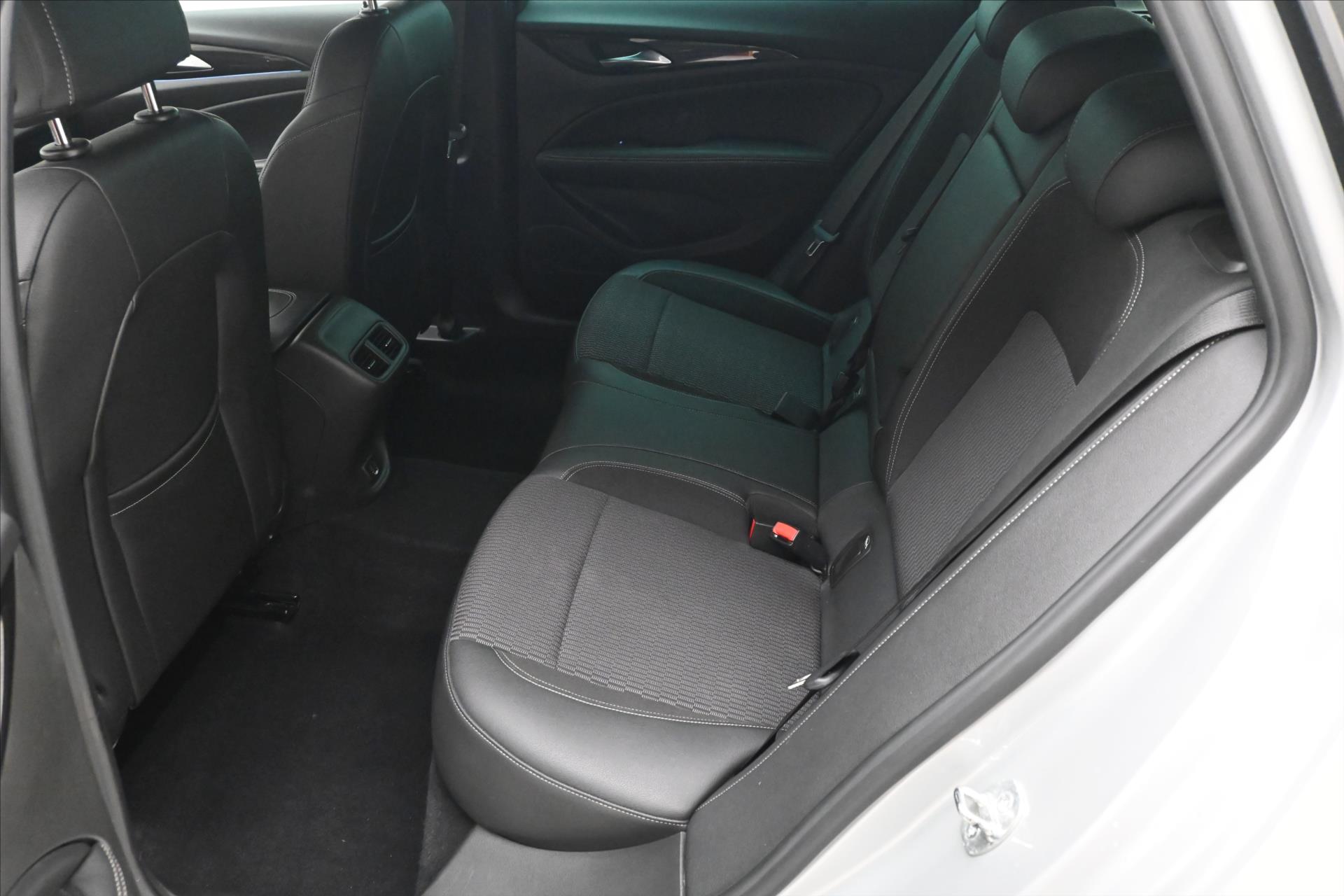 Hlavní fotografie vozu Opel Insignia 2,0 CDTI 128 kW AT8 Business Ultimate Záruka až 5 let (14)