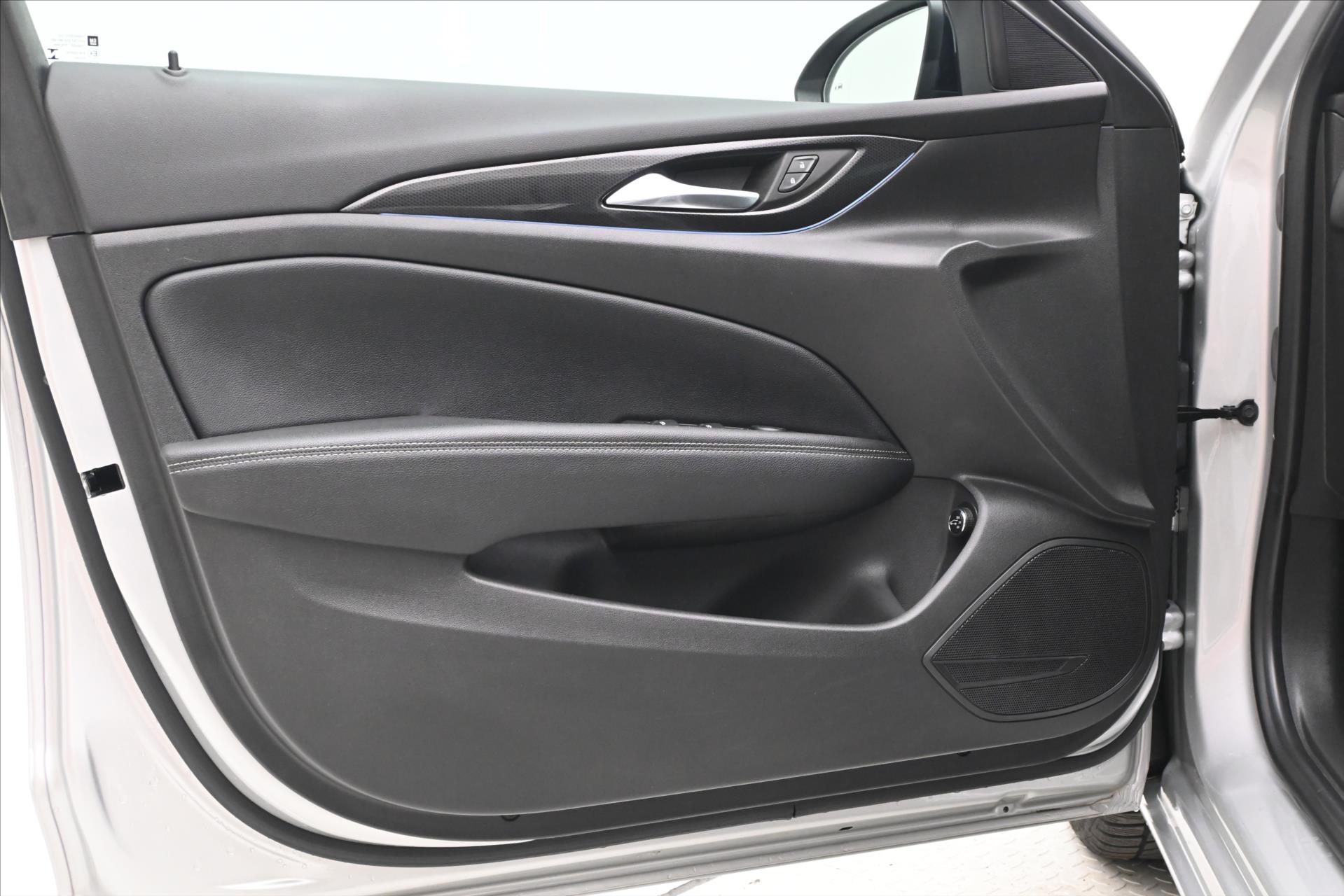 Hlavní fotografie vozu Opel Insignia 2,0 CDTI 128 kW AT8 Business Ultimate Záruka až 5 let (23)