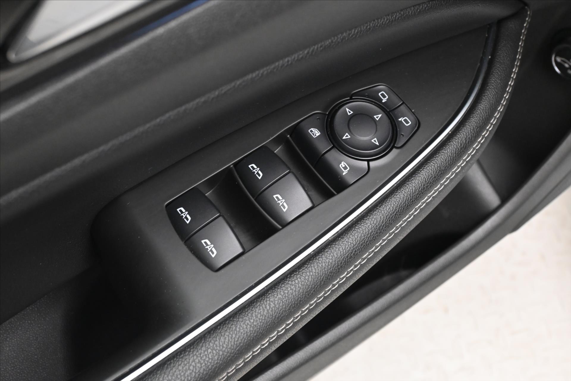 Hlavní fotografie vozu Opel Insignia 2,0 CDTI 128 kW AT8 Business Ultimate Záruka až 5 let (24)