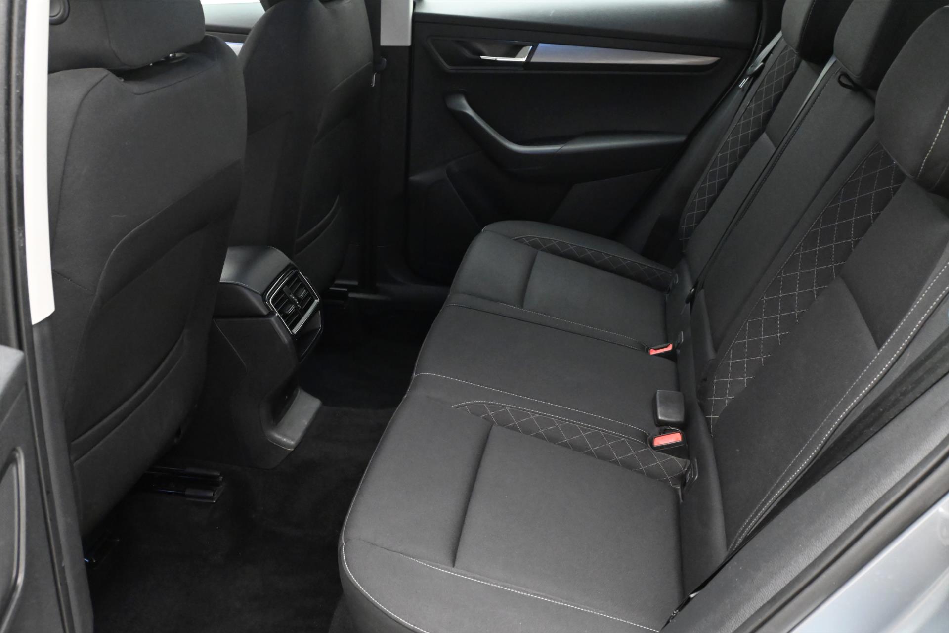 Hlavní fotografie vozu Škoda Karoq 2,0 TDI 85 kW Clever Záruka až 5 let (14)