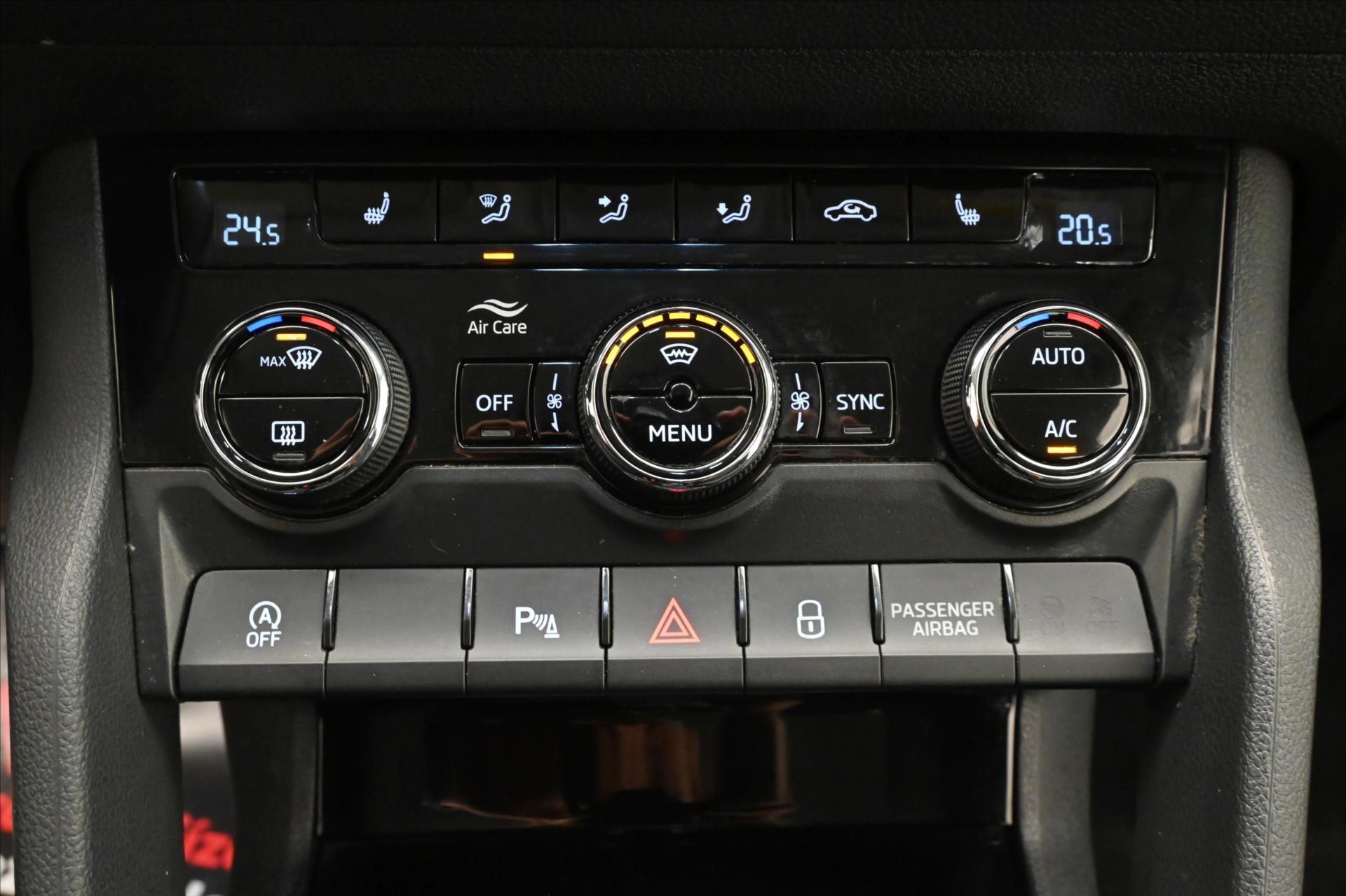 Hlavní fotografie vozu Škoda Karoq 2,0 TDI 85 kW Clever Záruka až 5 let (21)