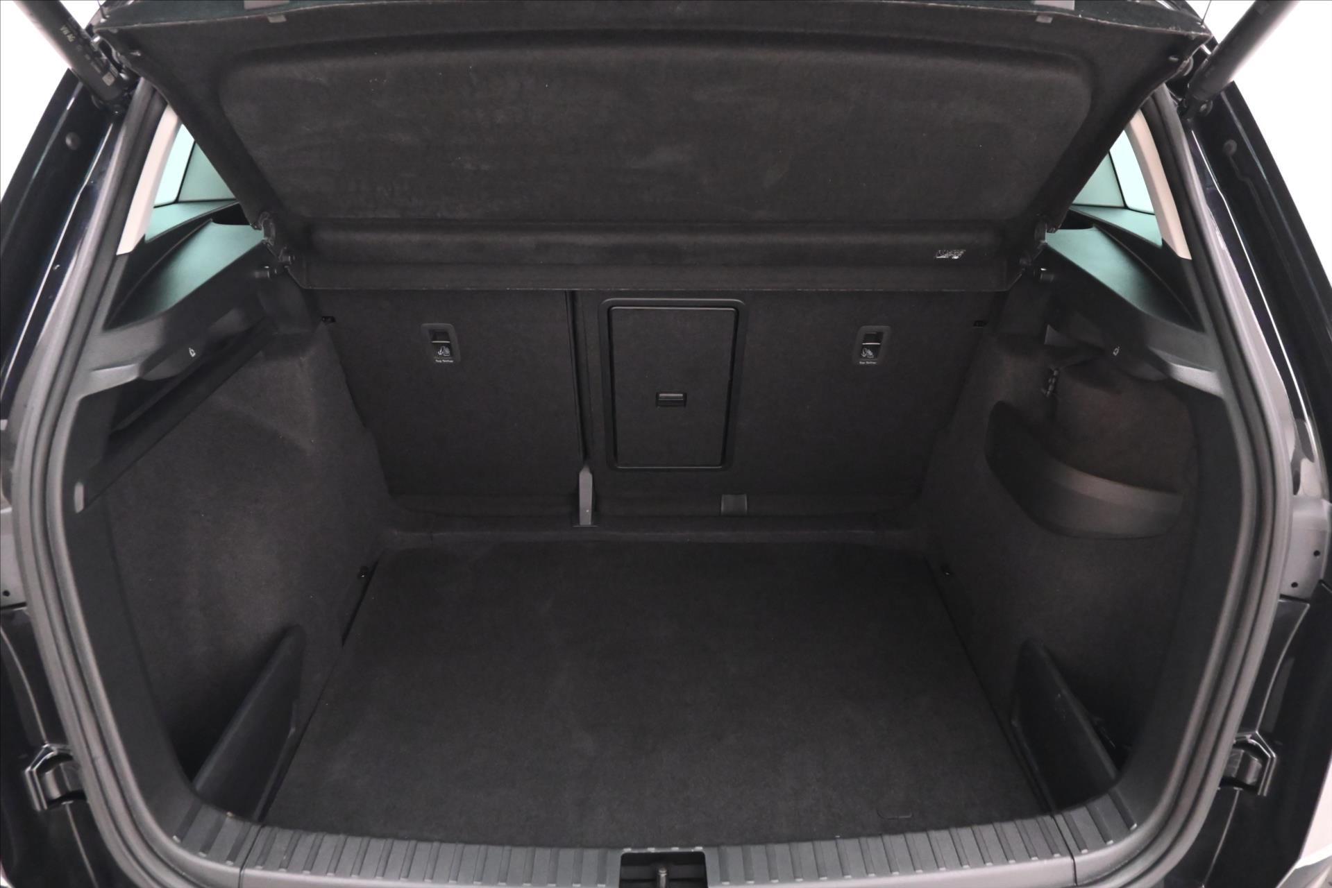 Hlavní fotografie vozu Škoda Karoq 2,0 TDI 85 kW DSG VIRTUAL TAŽNÉ Záruka až 5 let (10)
