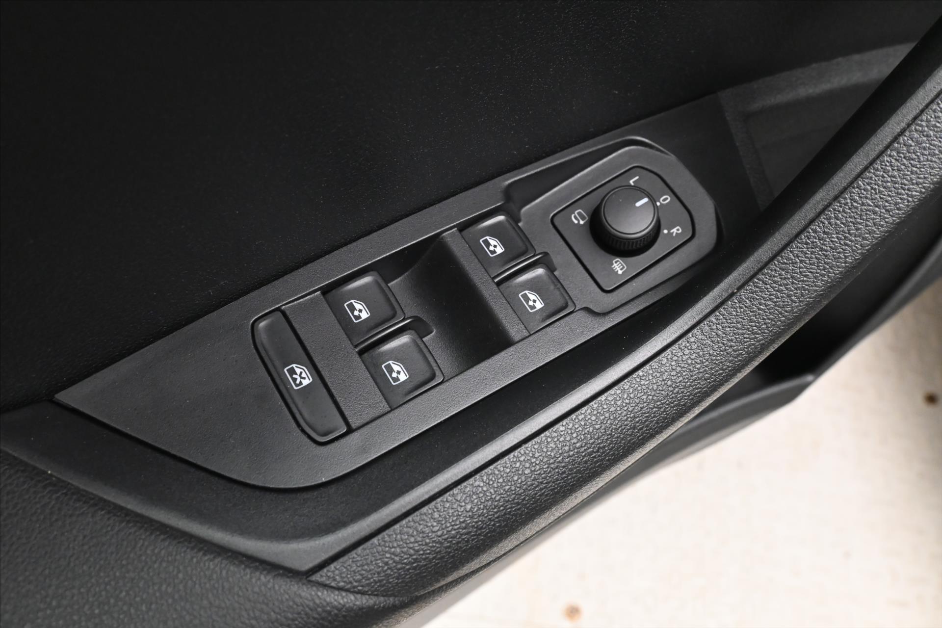 Hlavní fotografie vozu Škoda Karoq 2,0 TDI 85 kW DSG VIRTUAL TAŽNÉ Záruka až 5 let (24)